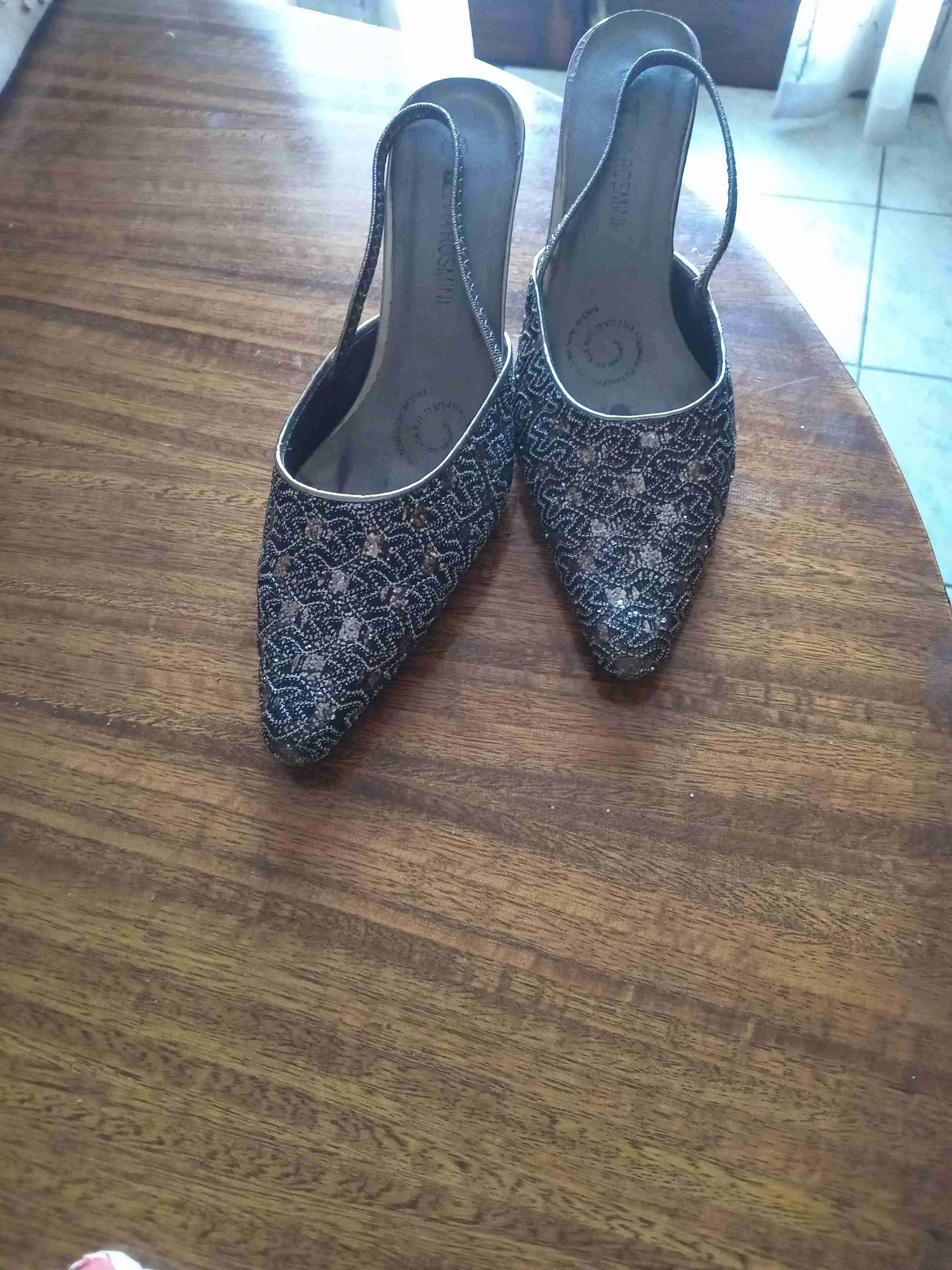 Zapatos de tacón elegantes