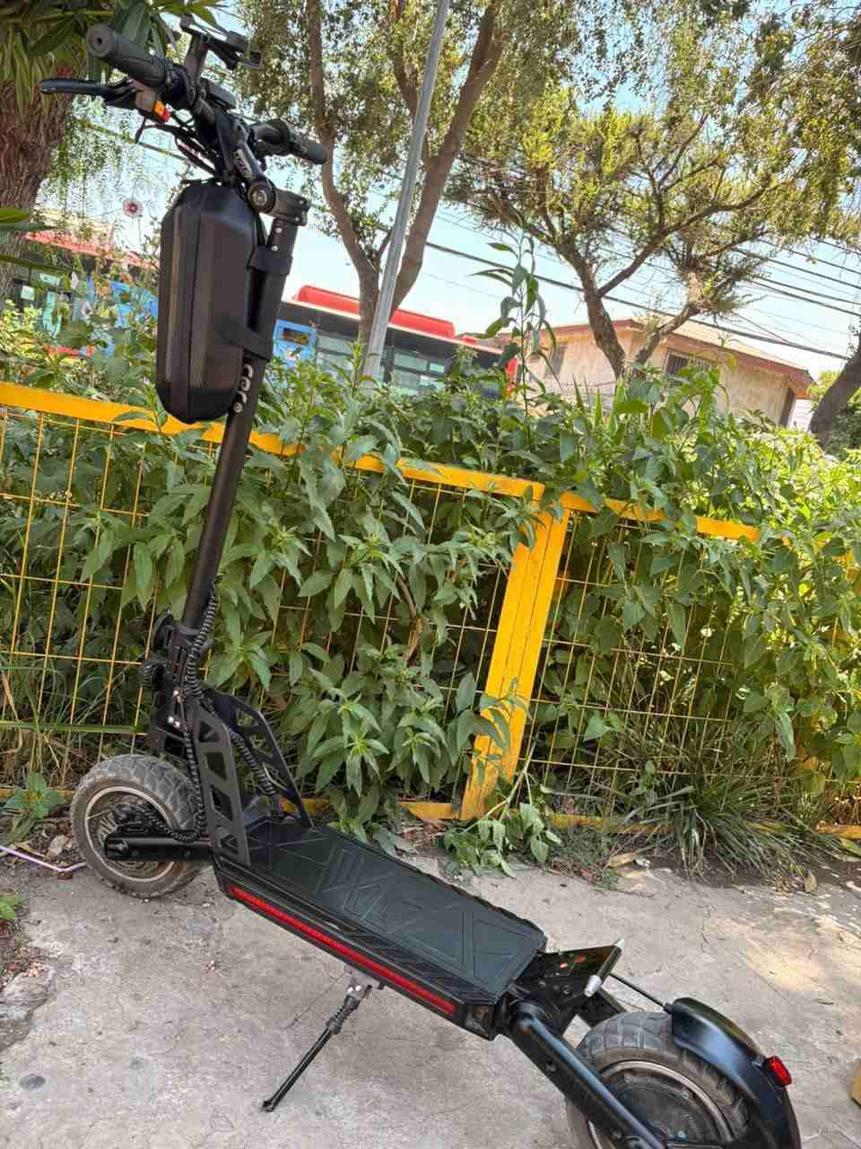 Scooter eléctrico negro