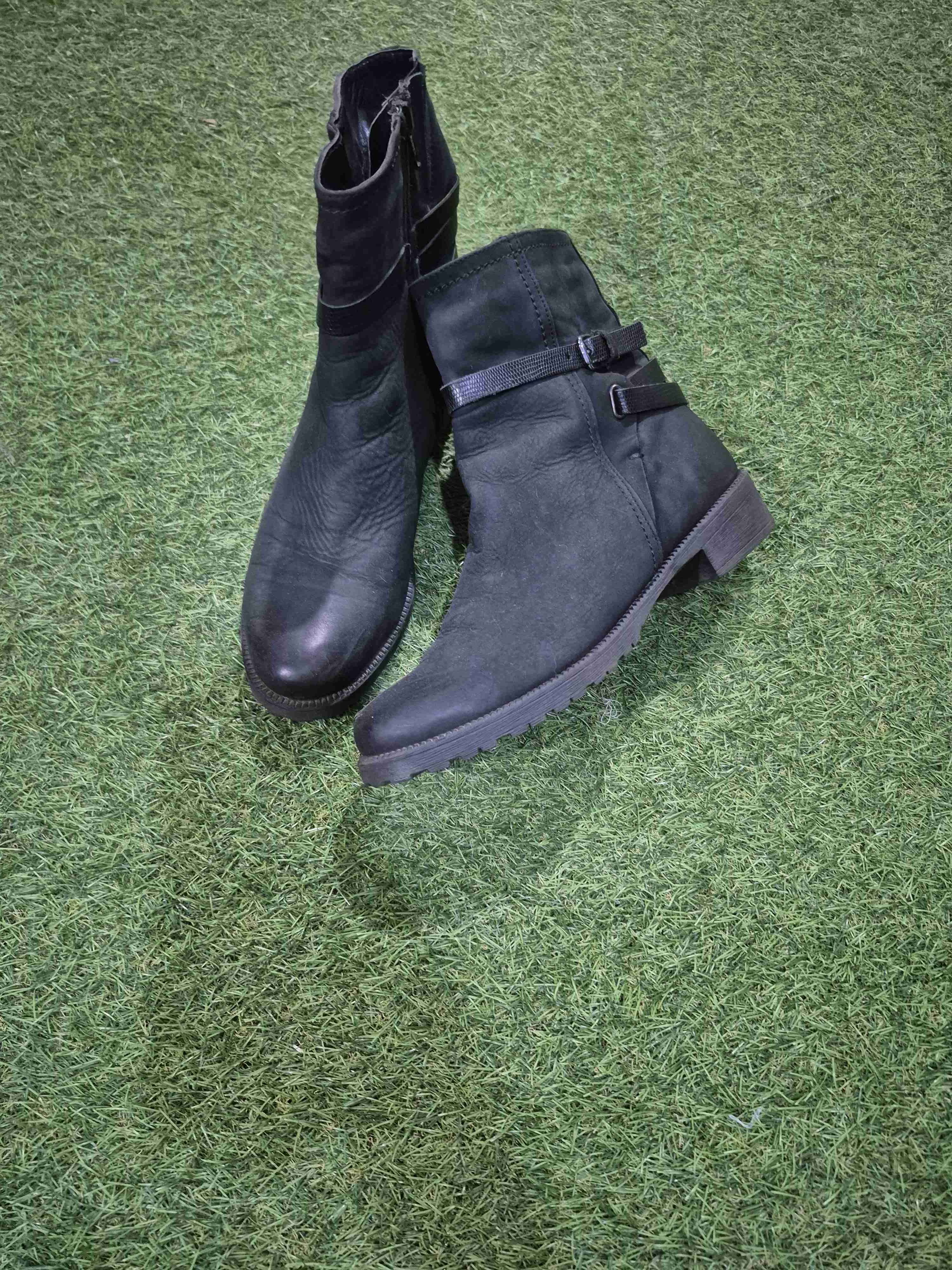 Botines negros de cuero