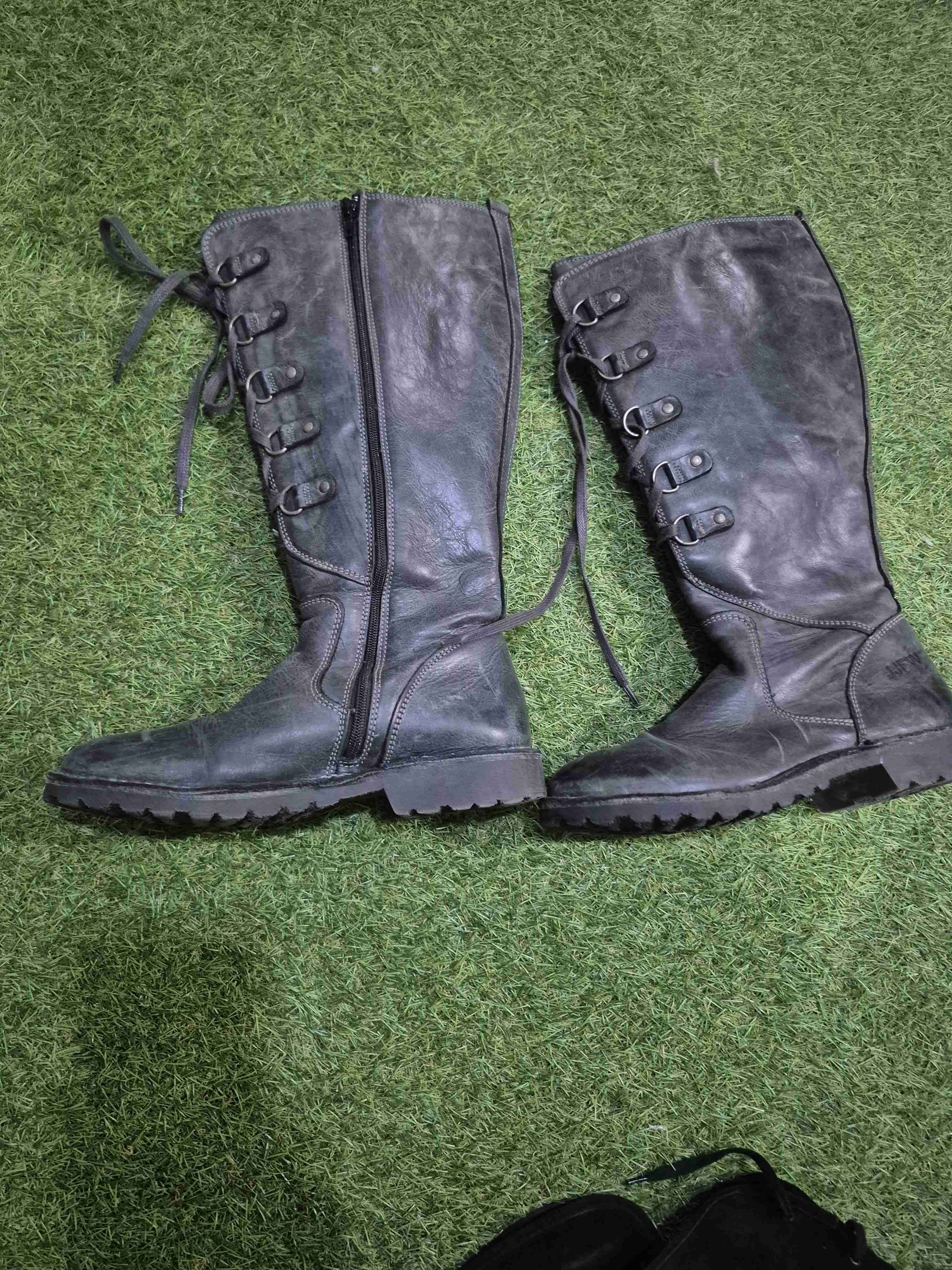 Botas negras de cuero