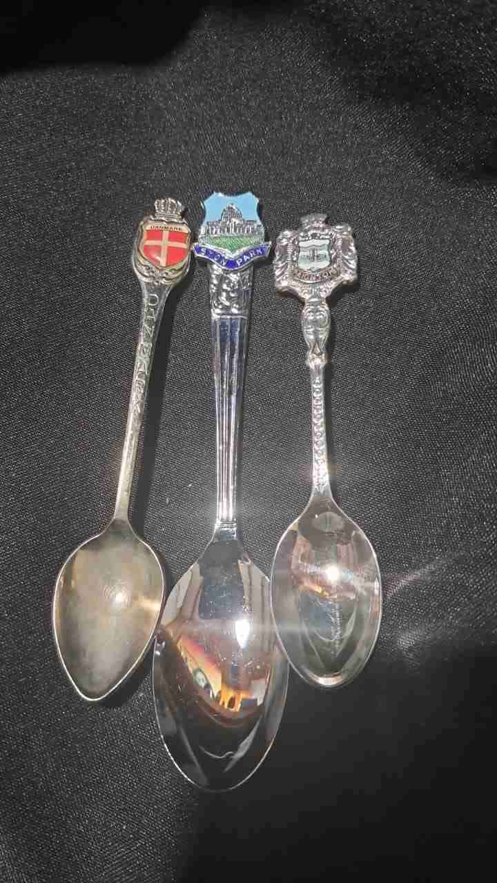 Cucharas de colección con escudos