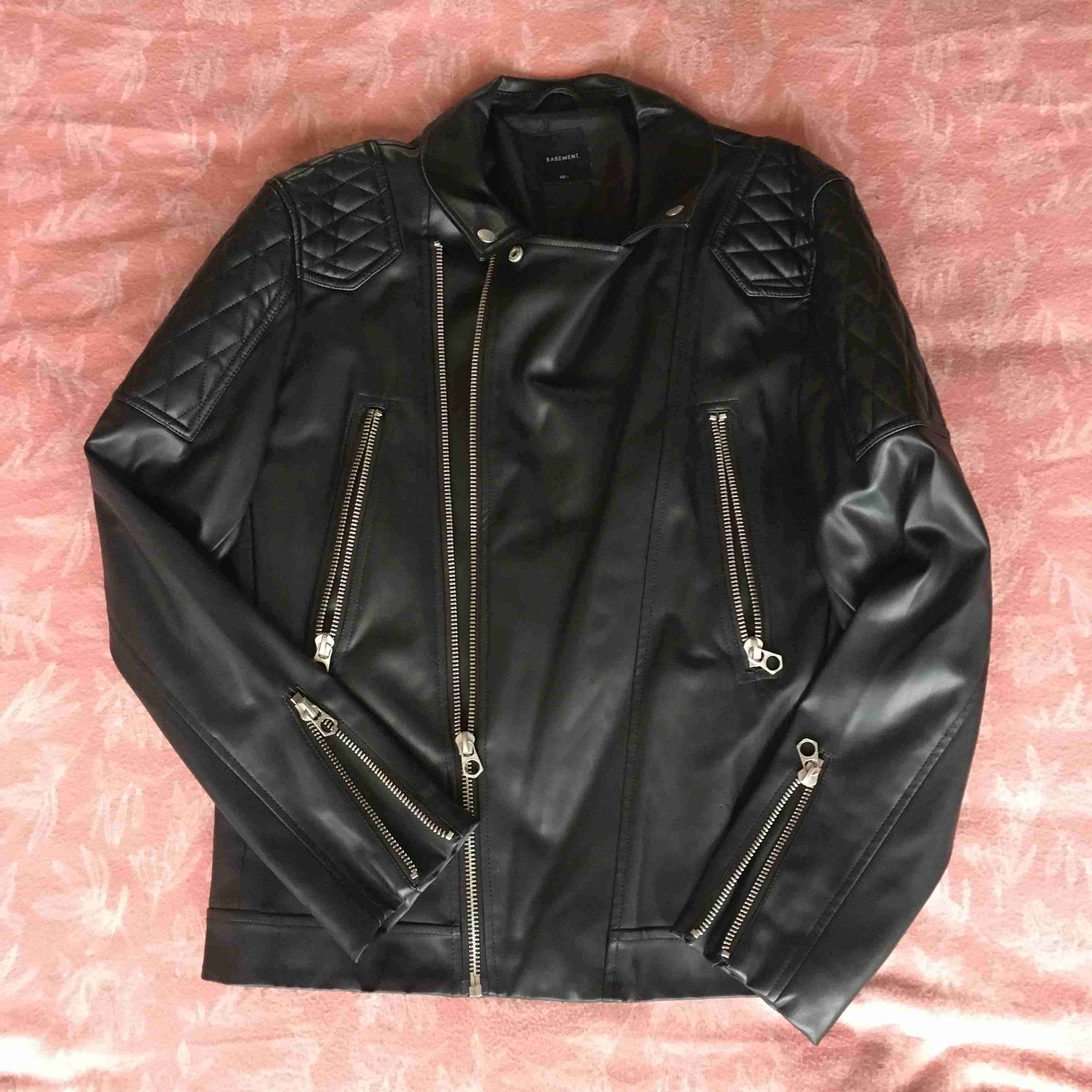 Chaqueta de cuero negra con cierre hombre