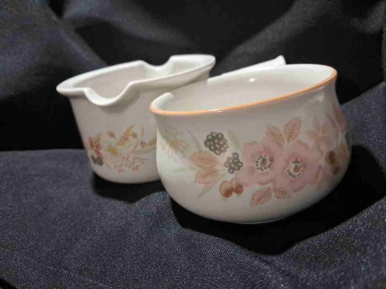 Juego de jarras de porcelana floral