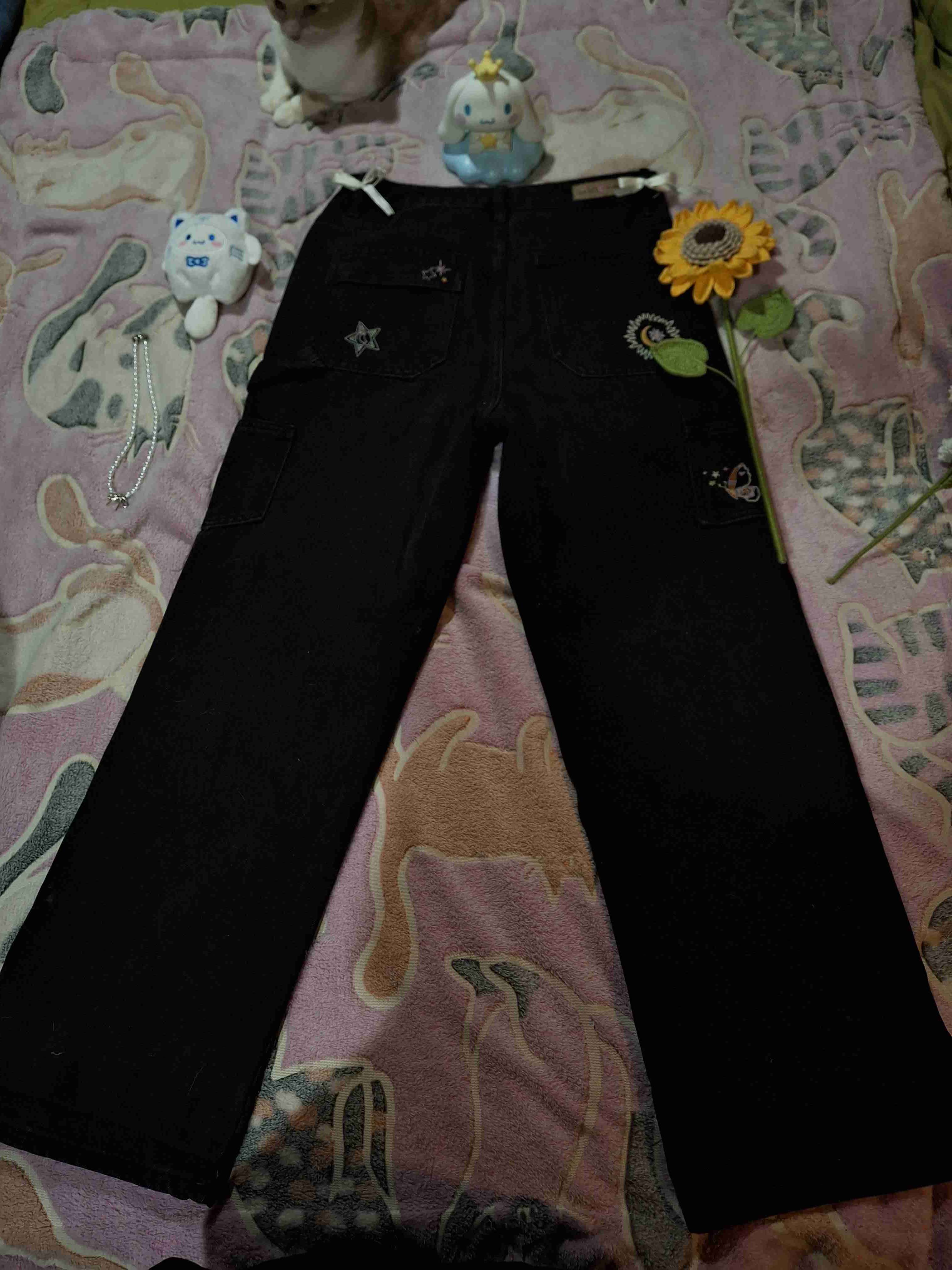 Jeans negros bordados con diseño - miniatura 2