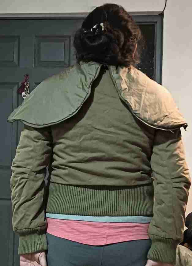 Chaqueta café con capucha - miniatura 2