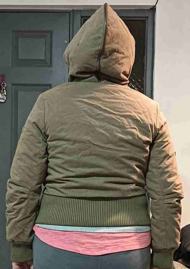 Chaqueta café con capucha - miniatura 3