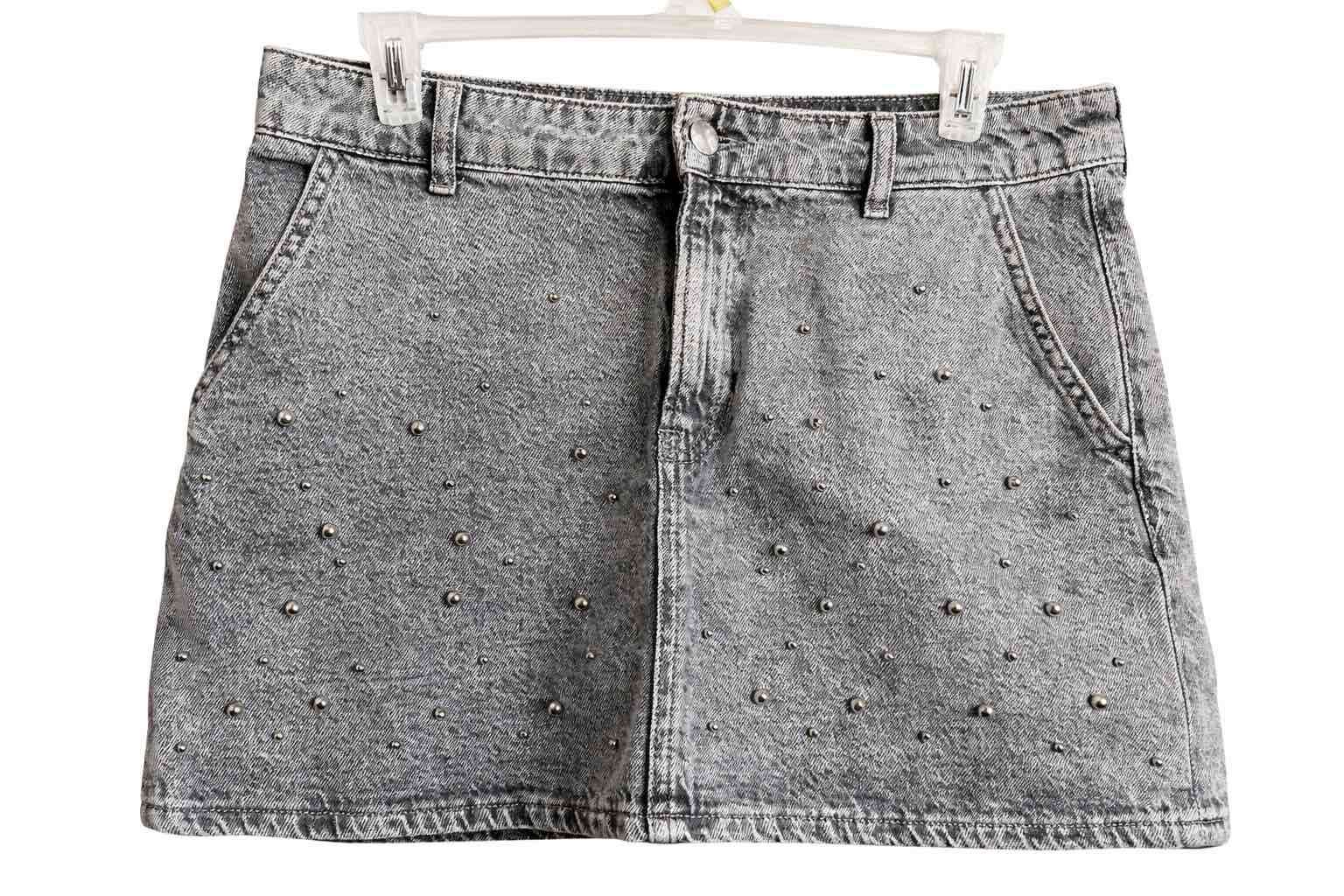 Falda de mezclilla con tachas