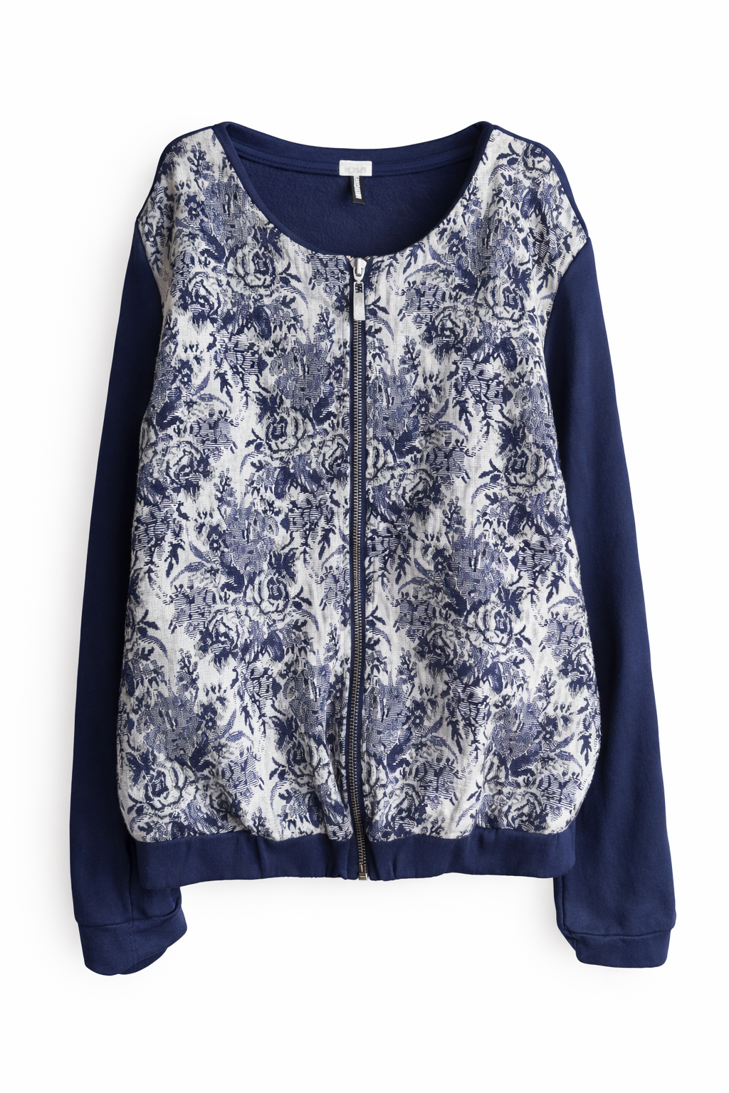 Chaqueta floreada azul y blanca