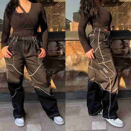 Pantalones negros con costuras contrastantes