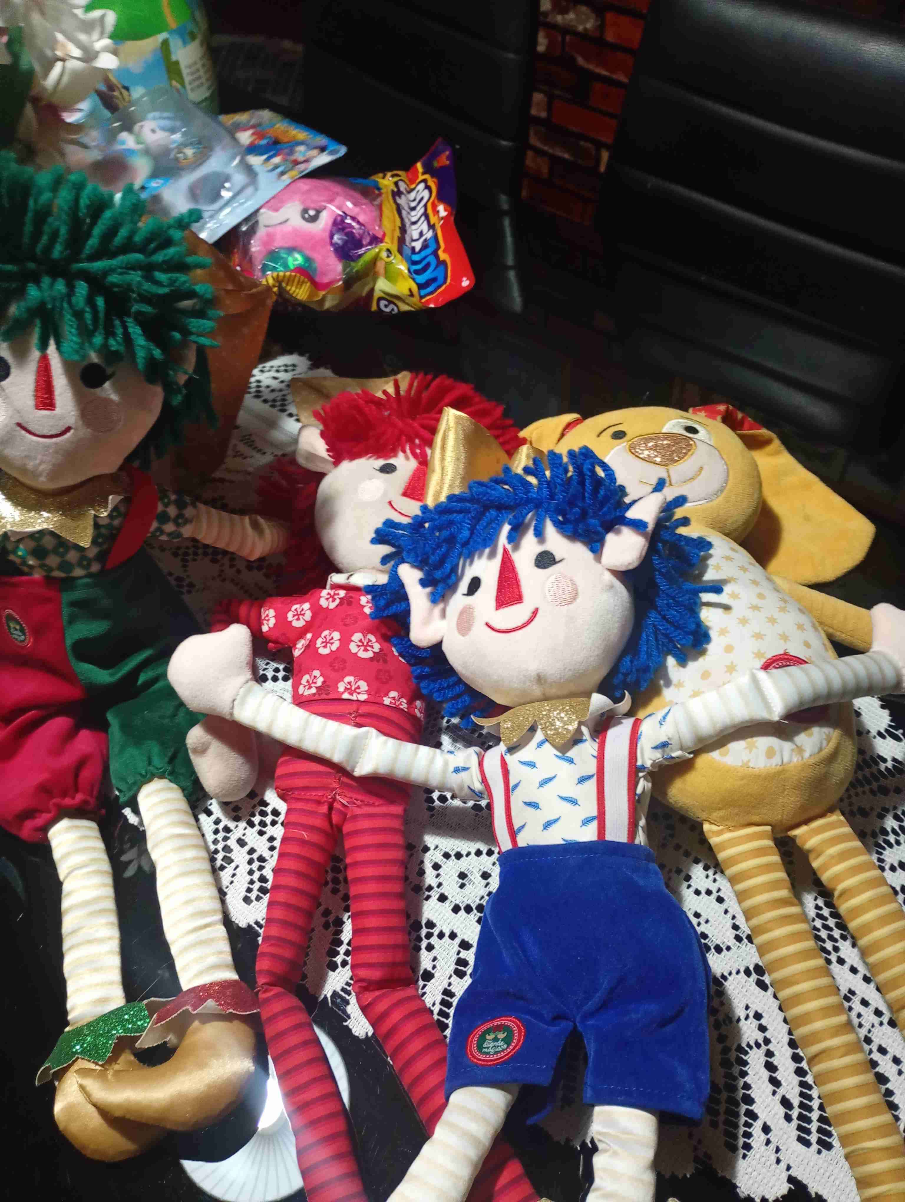 Muñecos de tela coloridos