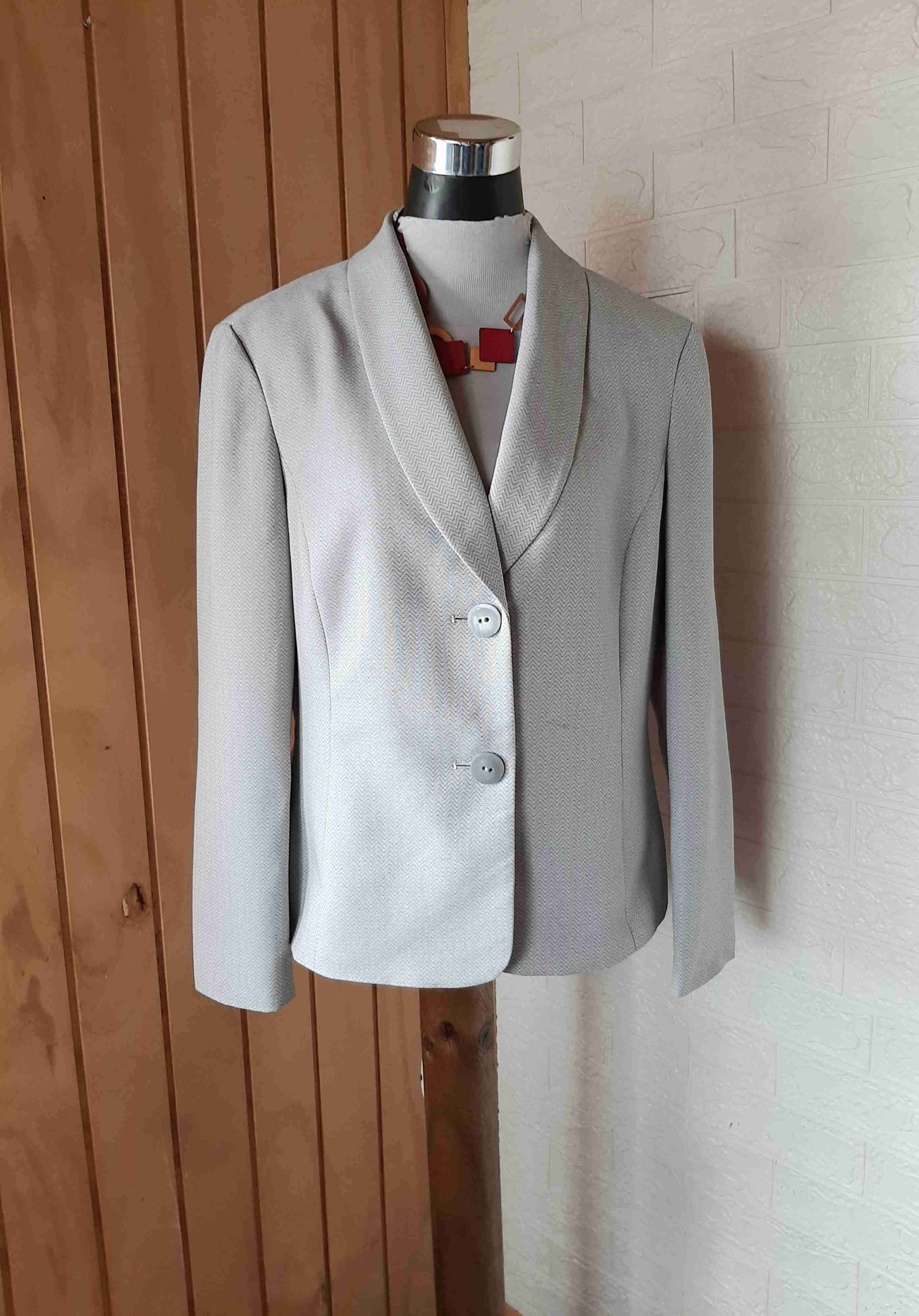 Blazer gris elegante dos botones