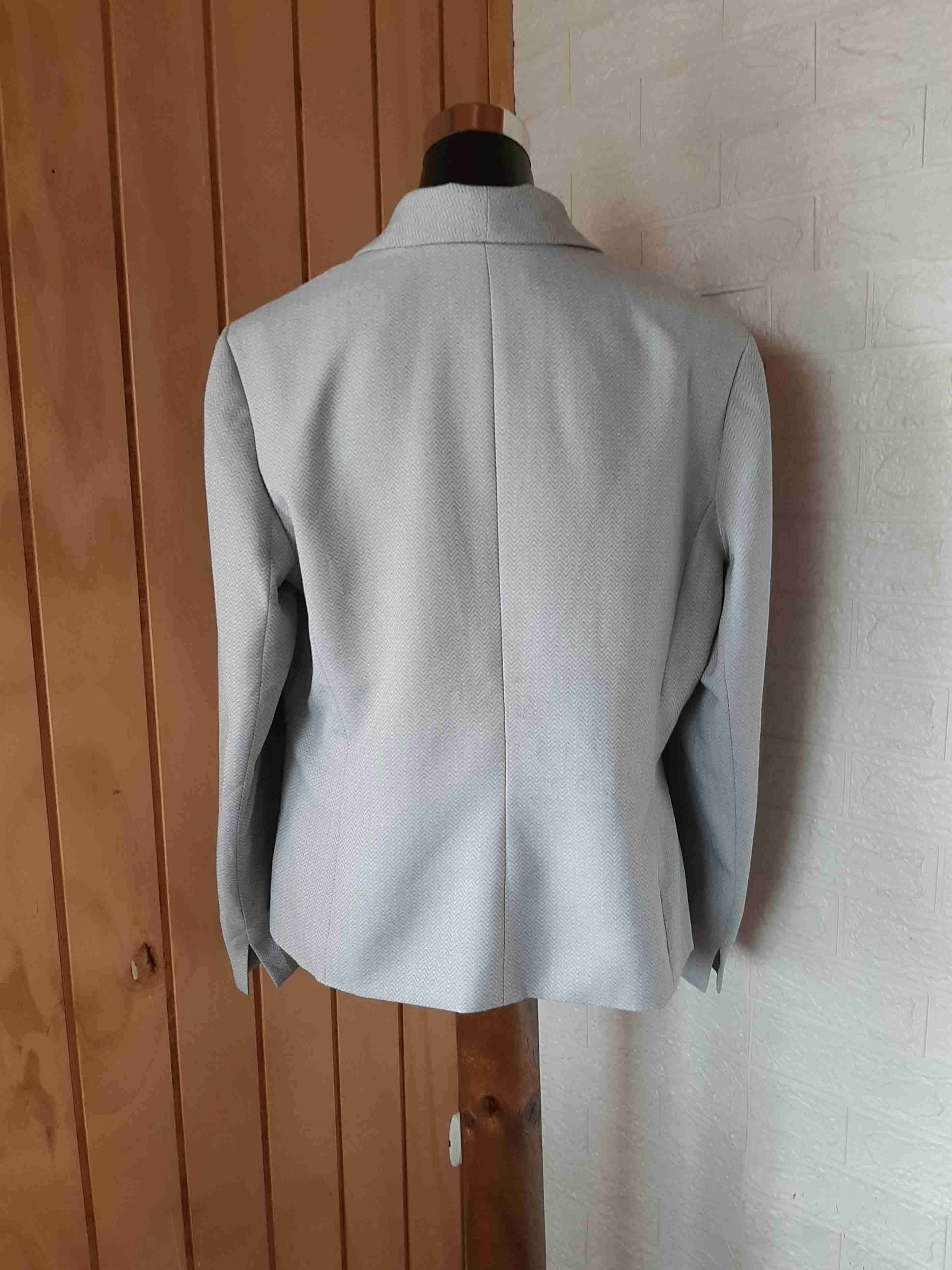 Blazer gris elegante dos botones - miniatura 2