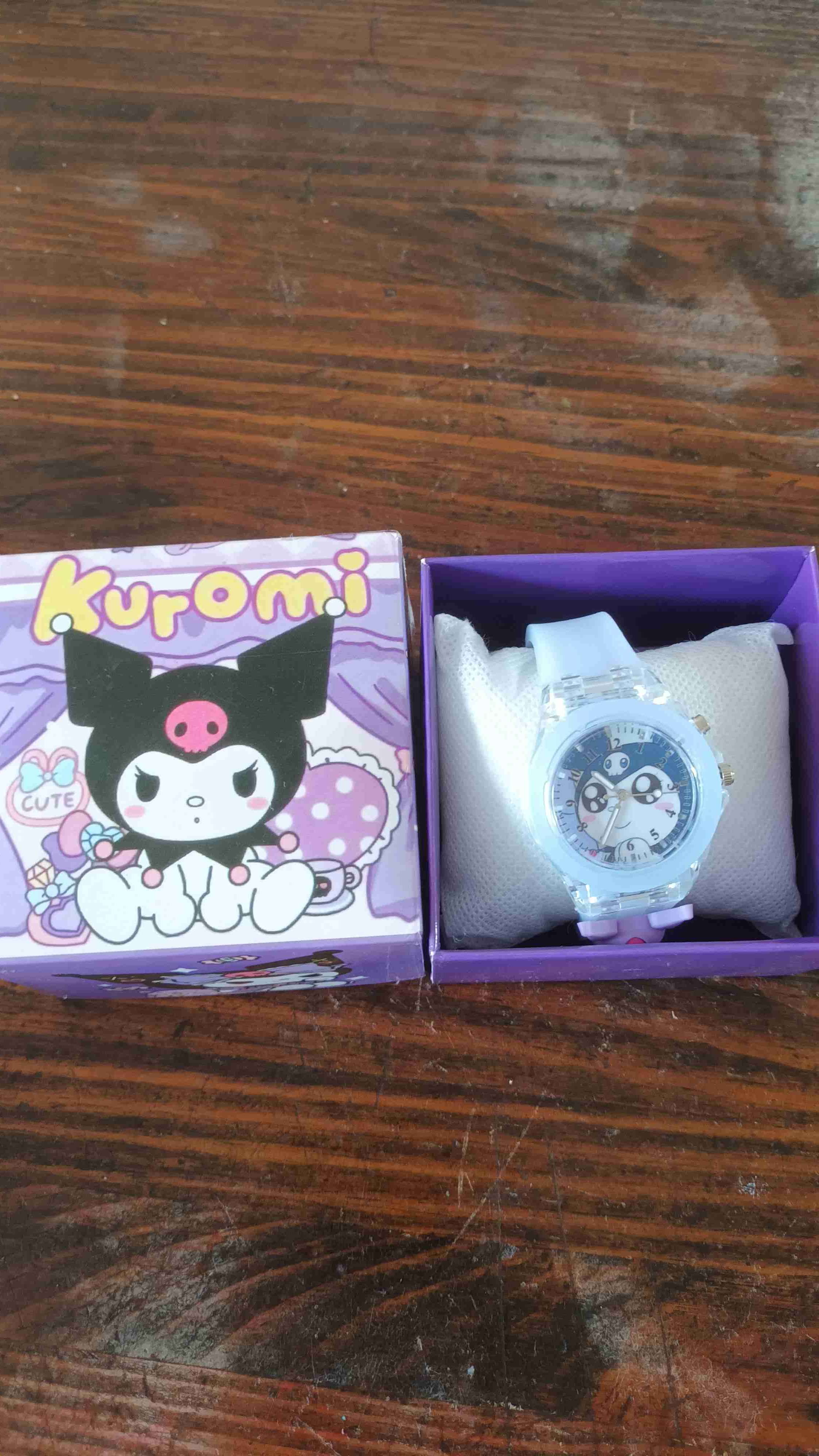 Reloj con diseño kuromi - miniatura 2