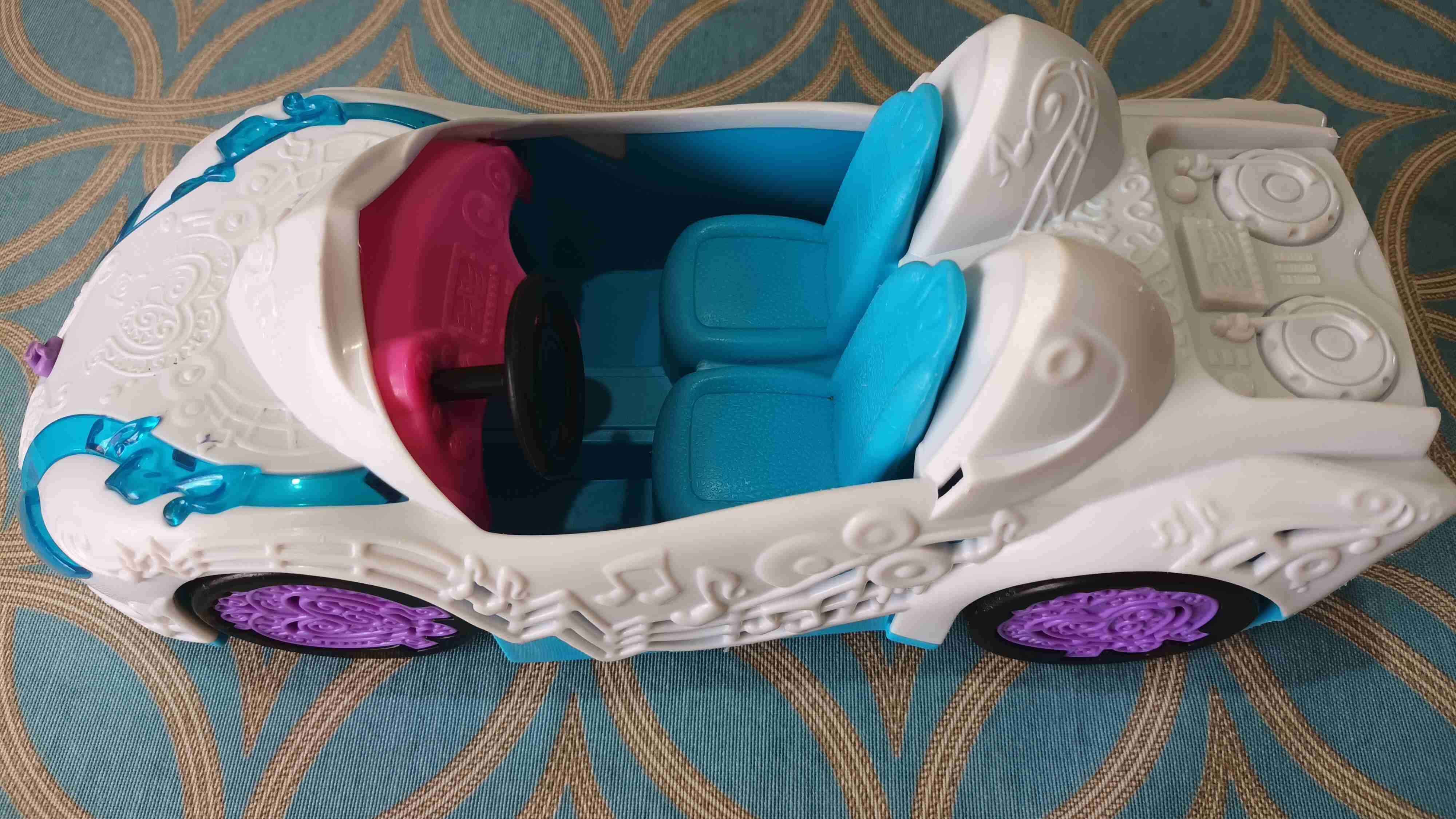 Auto de juguete blanco y azul - miniatura 3