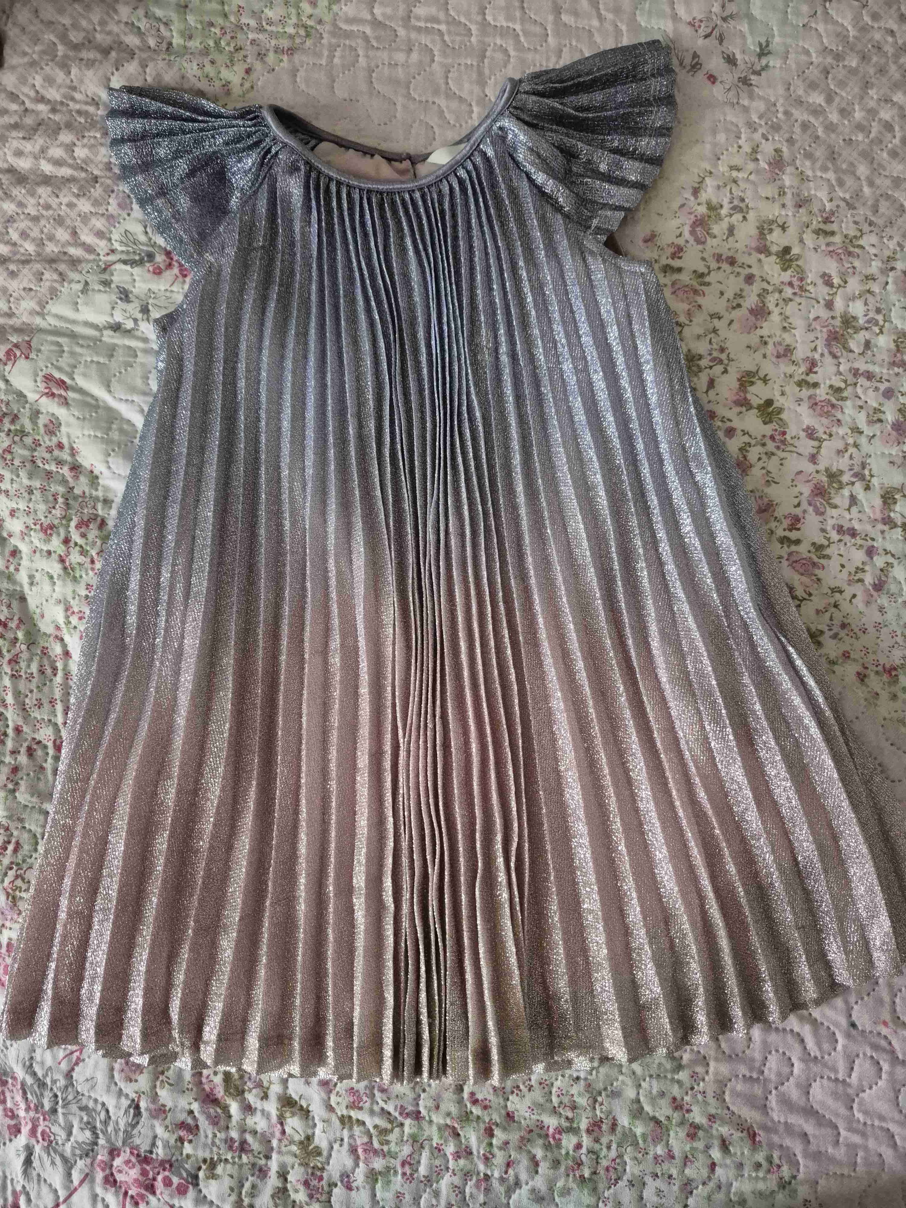 Vestido plisado metálico para niña