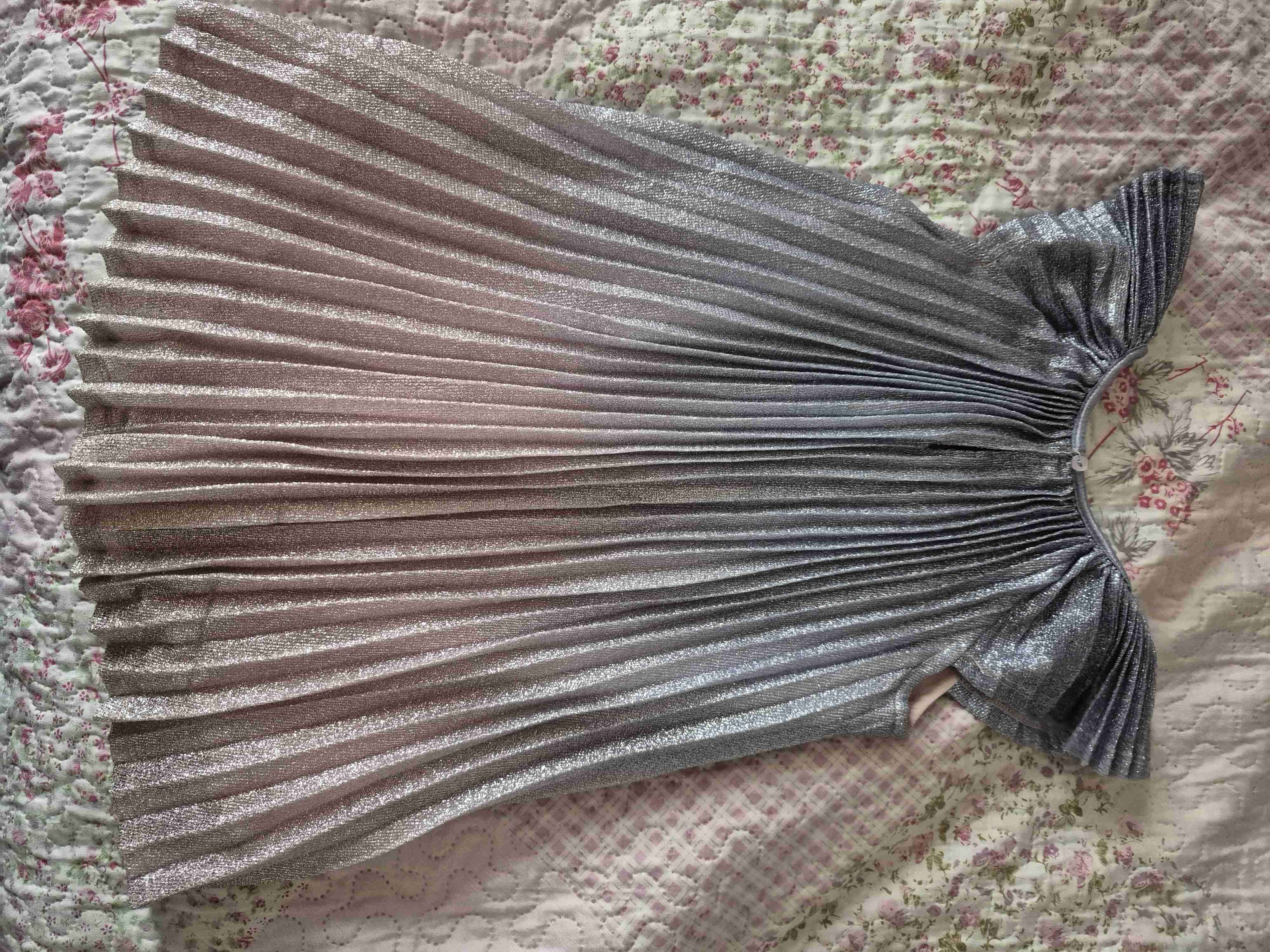 Vestido plisado metálico para niña - miniatura 4