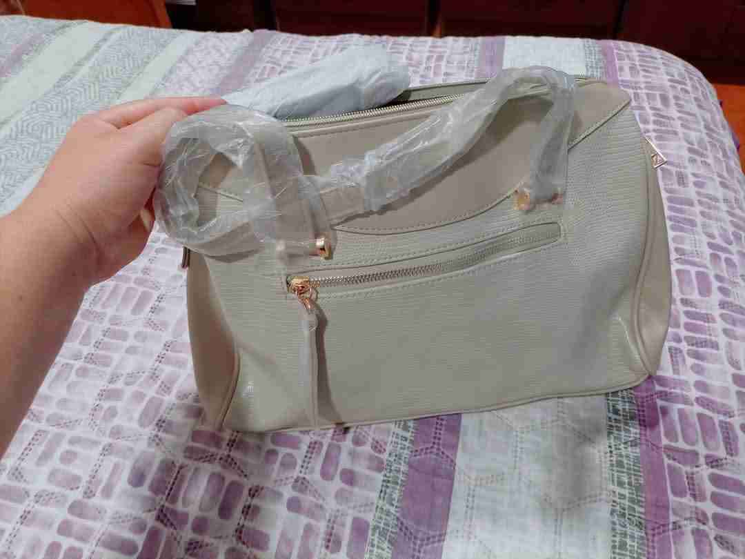 Bolso de mano beige nuevo