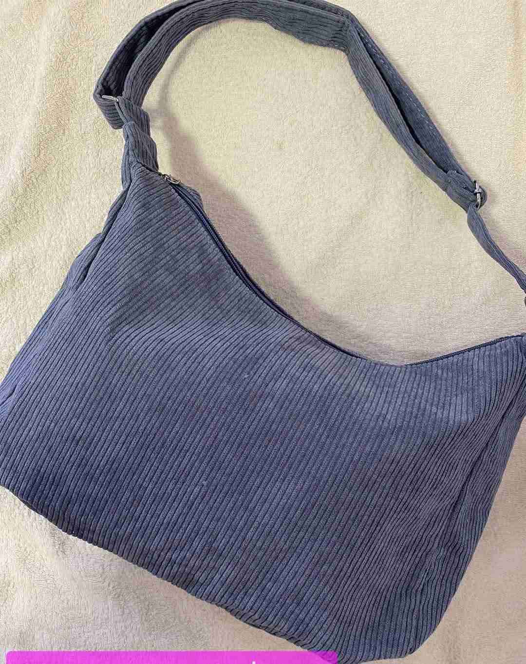 Bolso gris texturizado