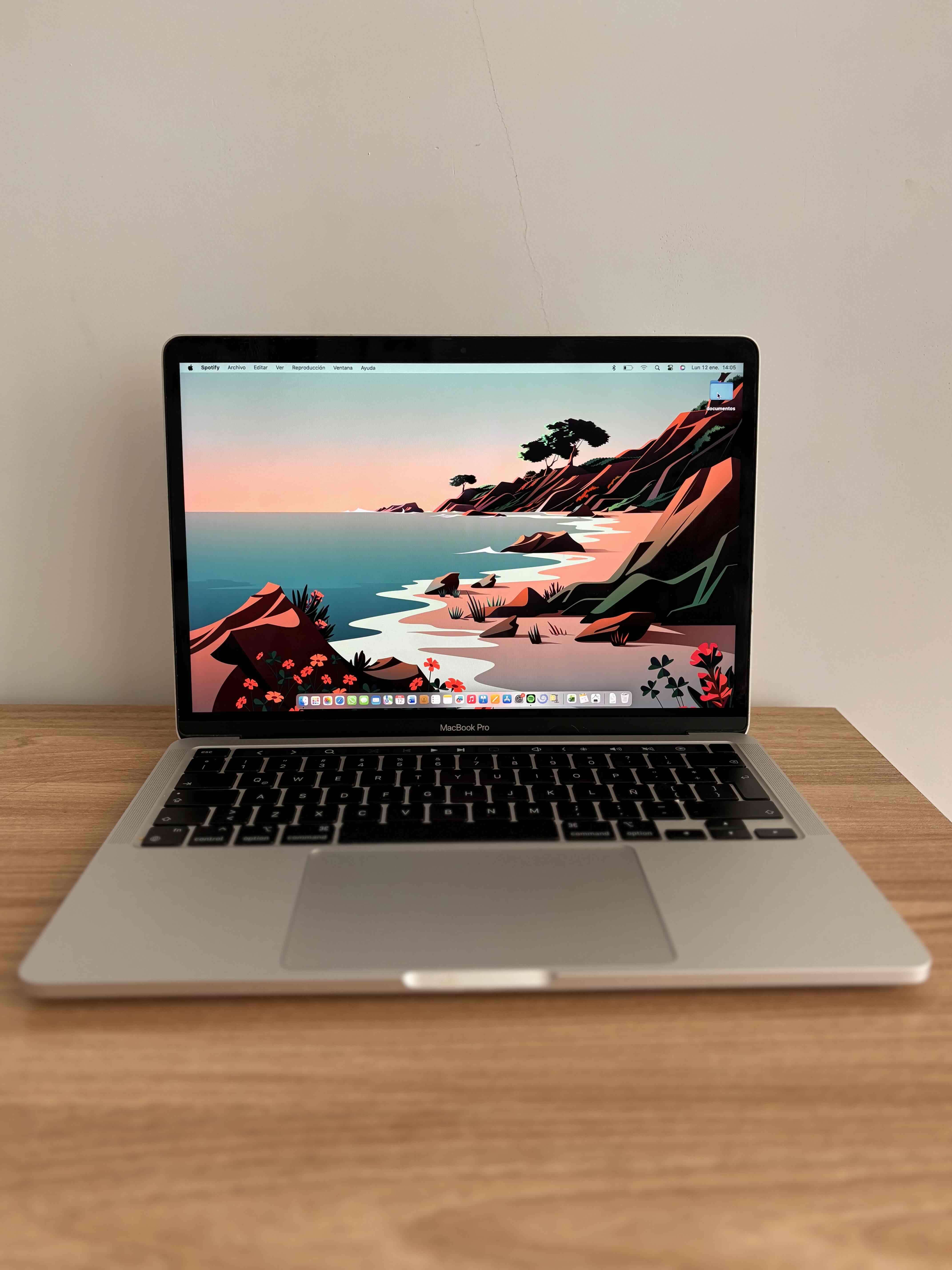 MacBook Pro con caja y cargador - miniatura 2