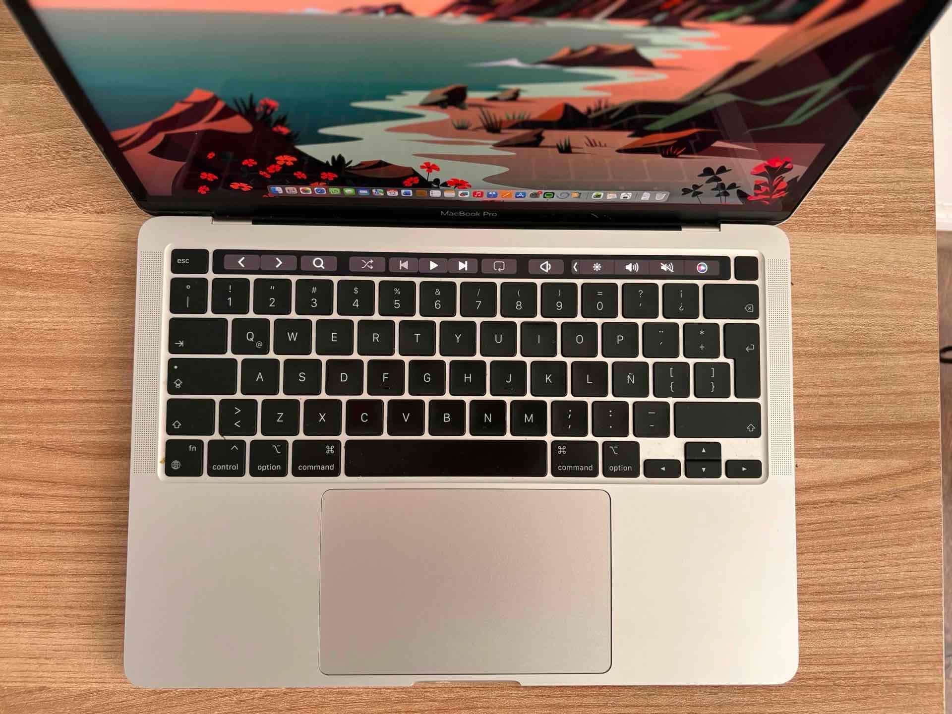 MacBook Pro con caja y cargador - miniatura 3