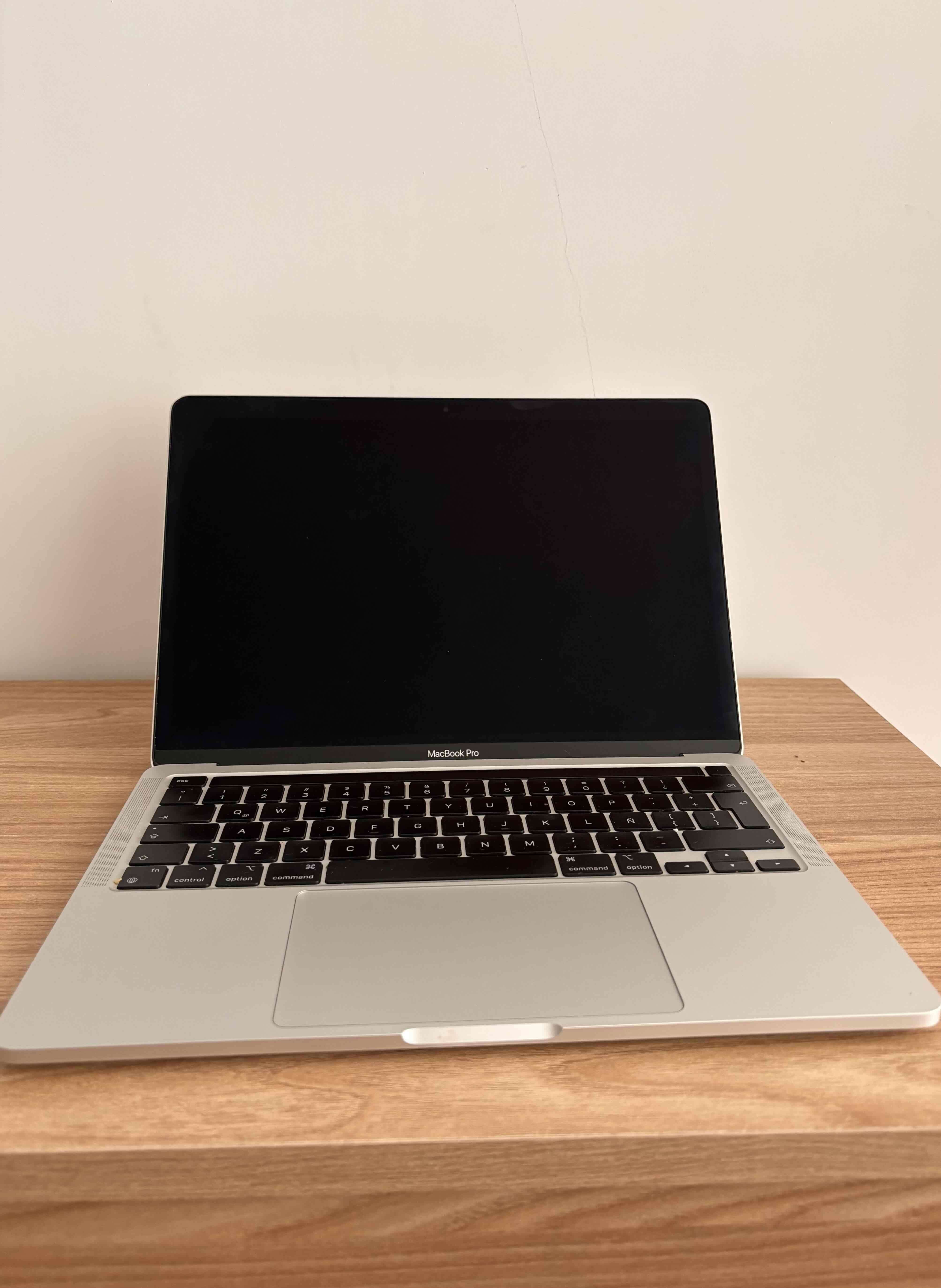 MacBook Pro con caja y cargador - miniatura 5