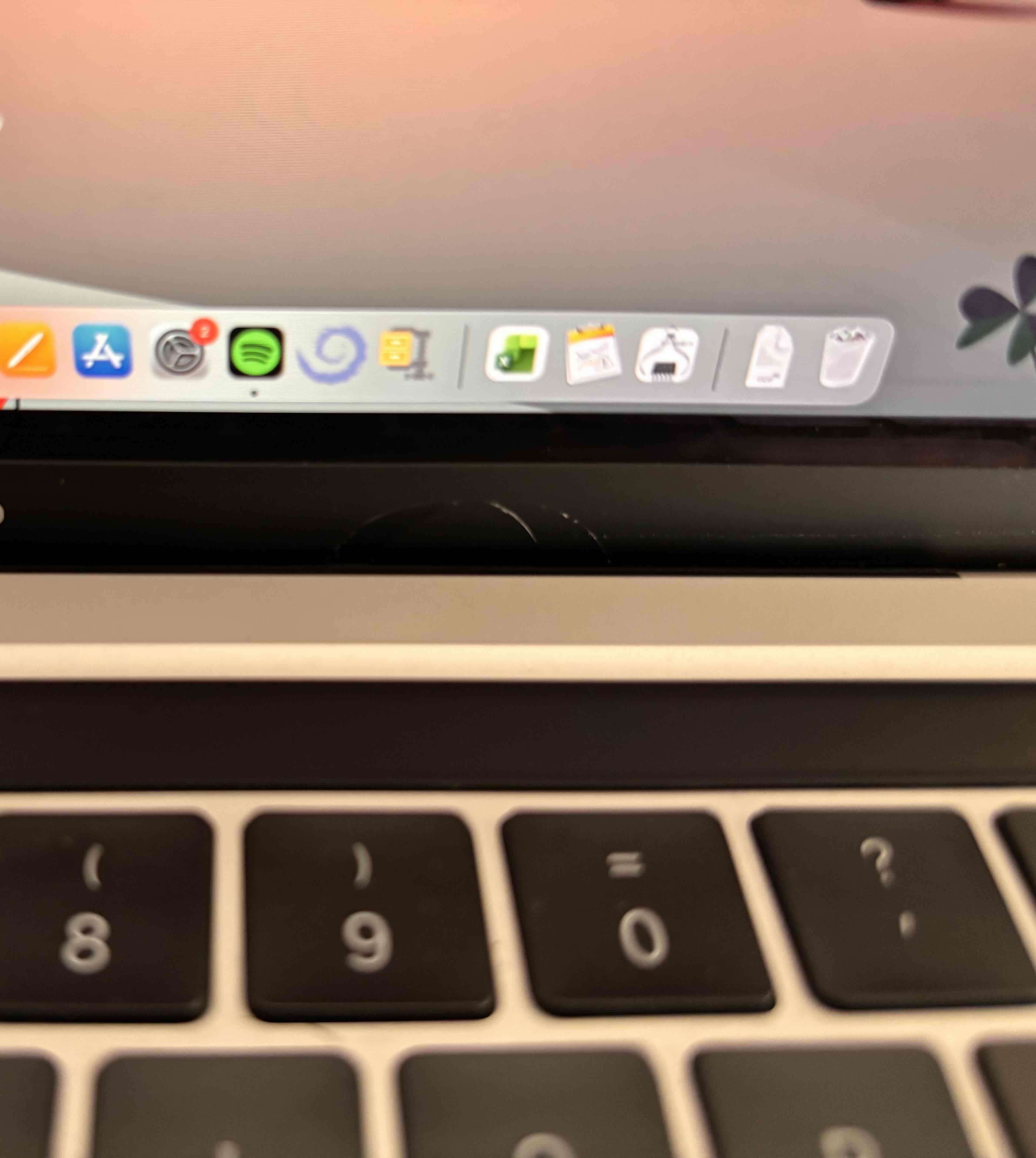 MacBook Pro con caja y cargador - miniatura 6