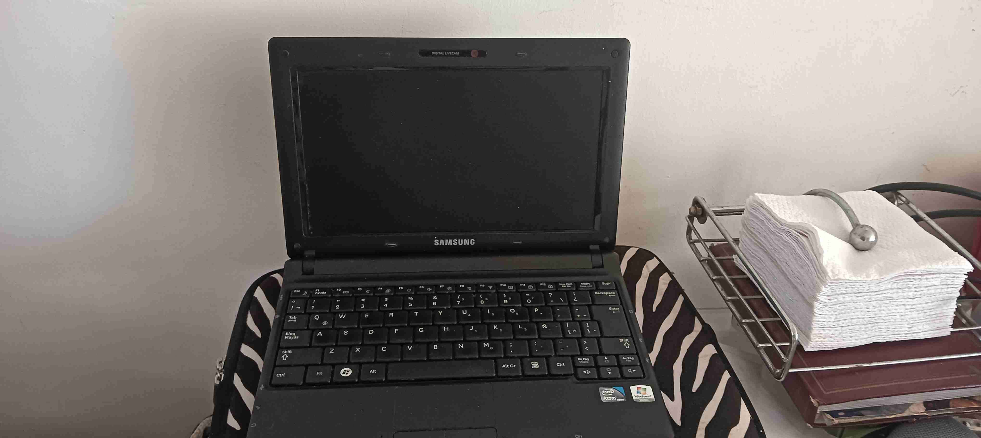 Laptop Samsung gris - miniatura 2