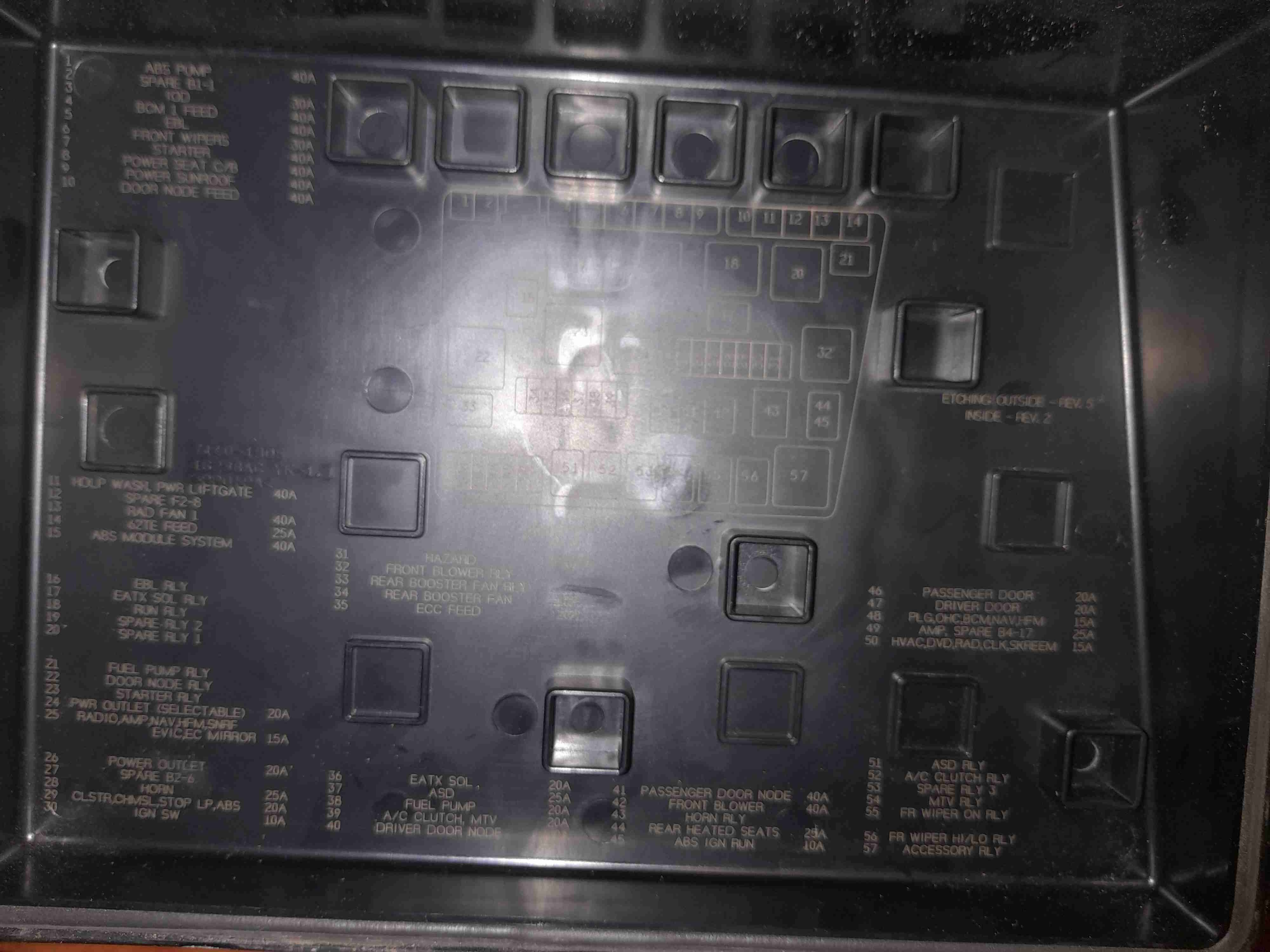 Caja de fusibles chrysler pacifica - miniatura 3