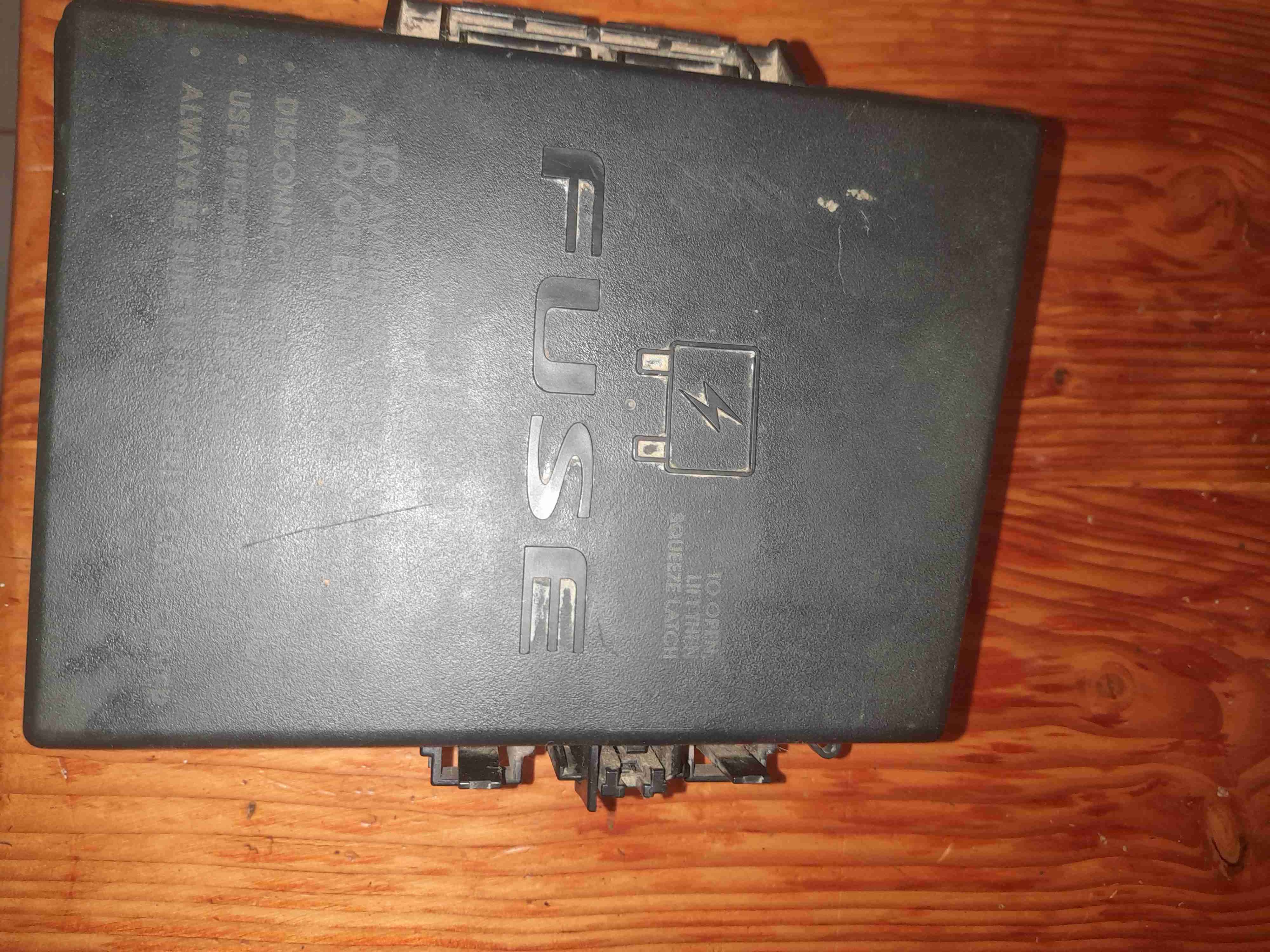 Caja de fusibles chrysler pacifica - miniatura 4