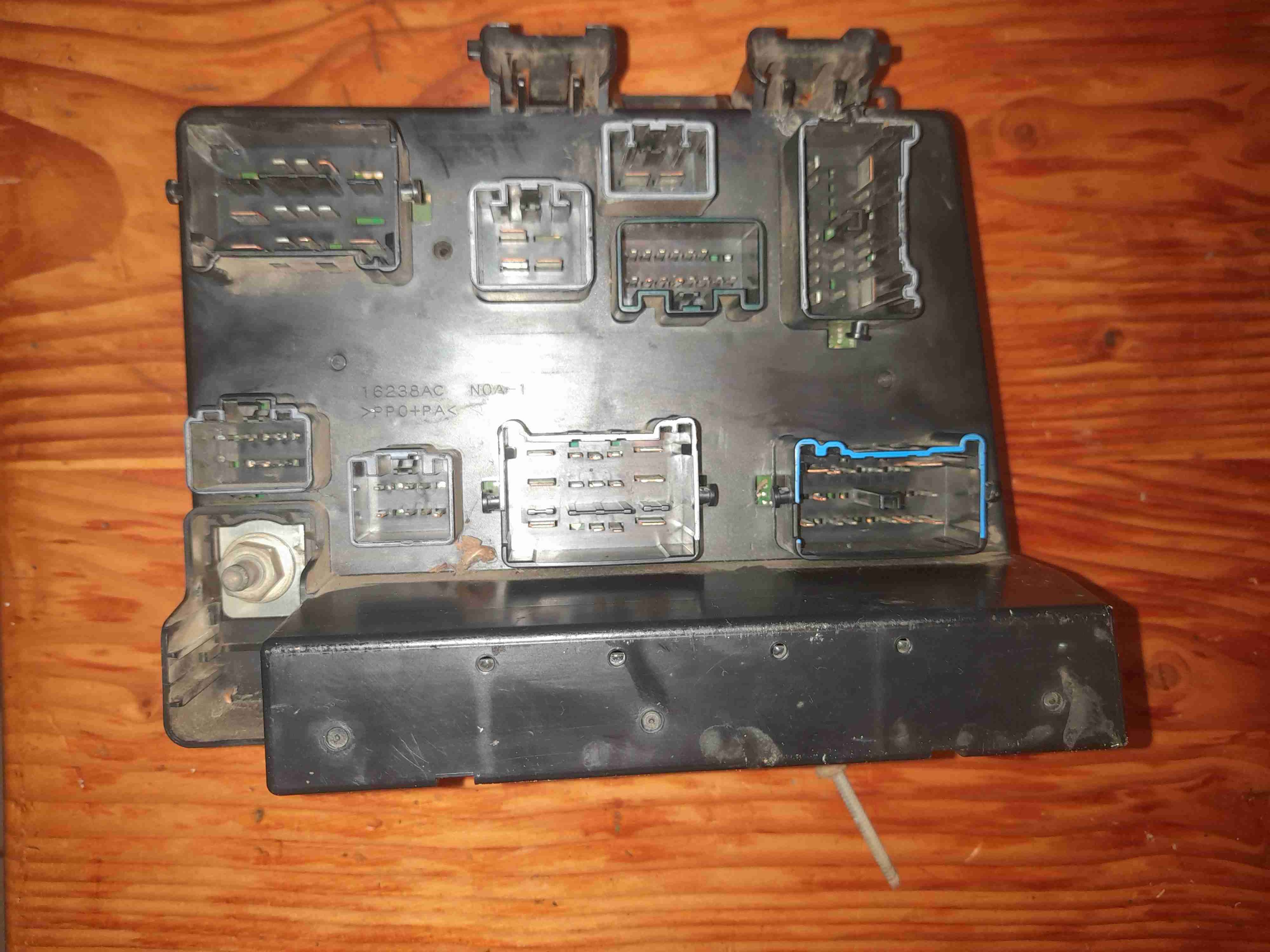 Caja de fusibles chrysler pacifica - miniatura 5