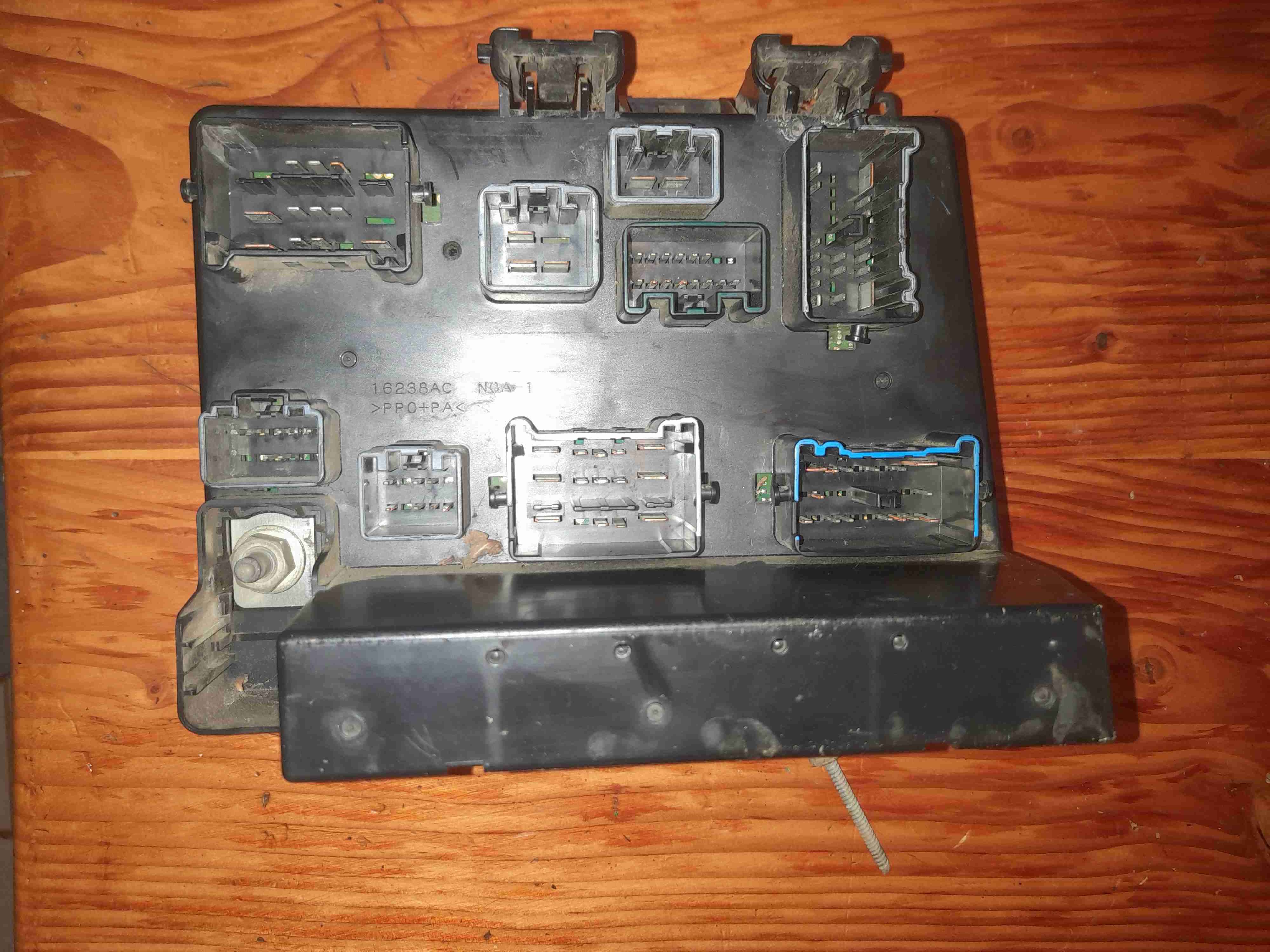 Caja de fusibles chrysler pacifica - miniatura 6