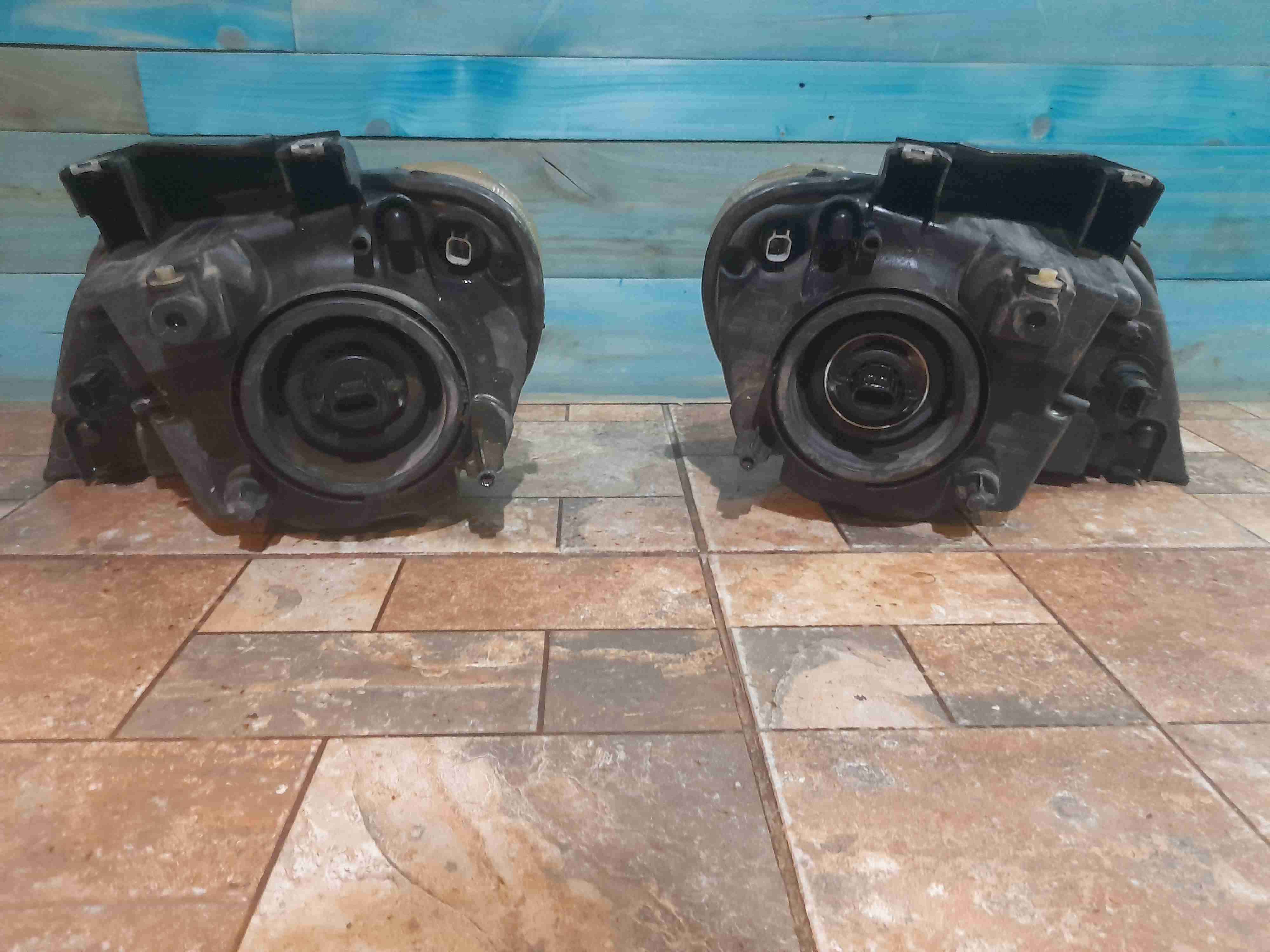 Focos delanteros Chrysler Pacifica - miniatura 2