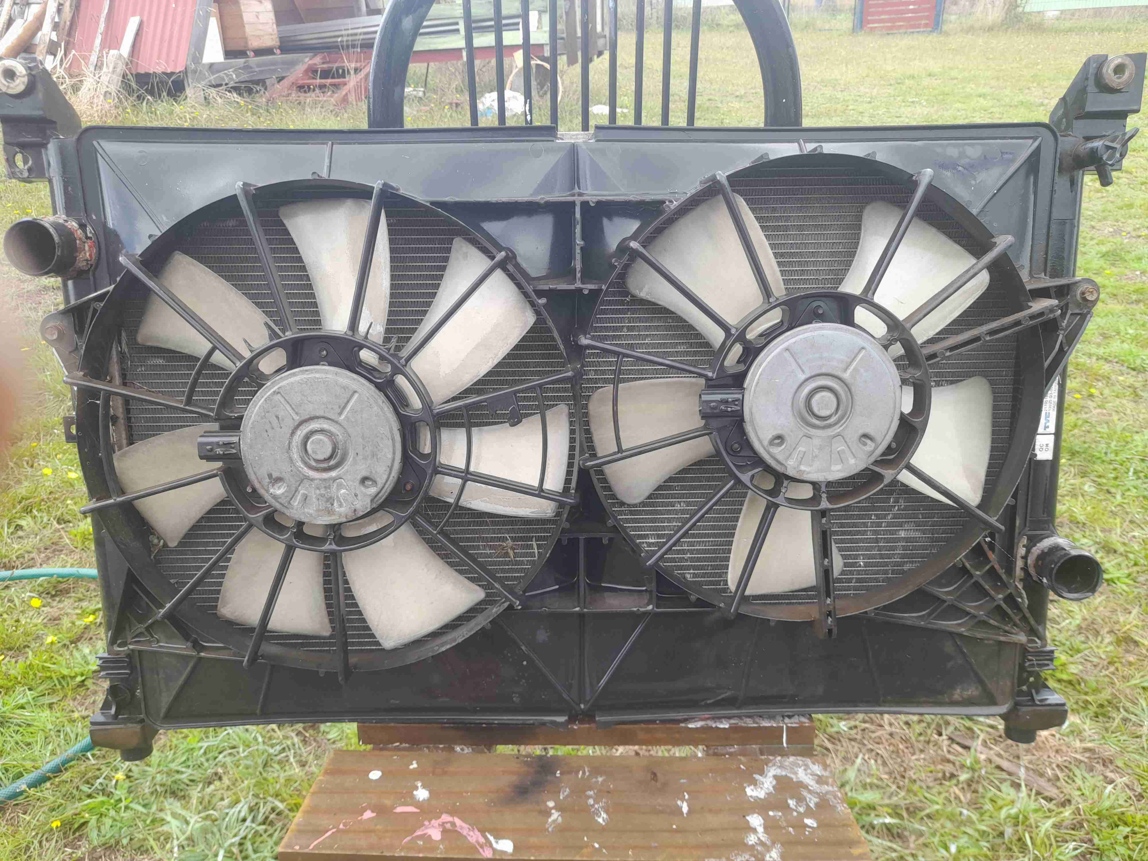 Radiador chrysler Pacifica - miniatura 2