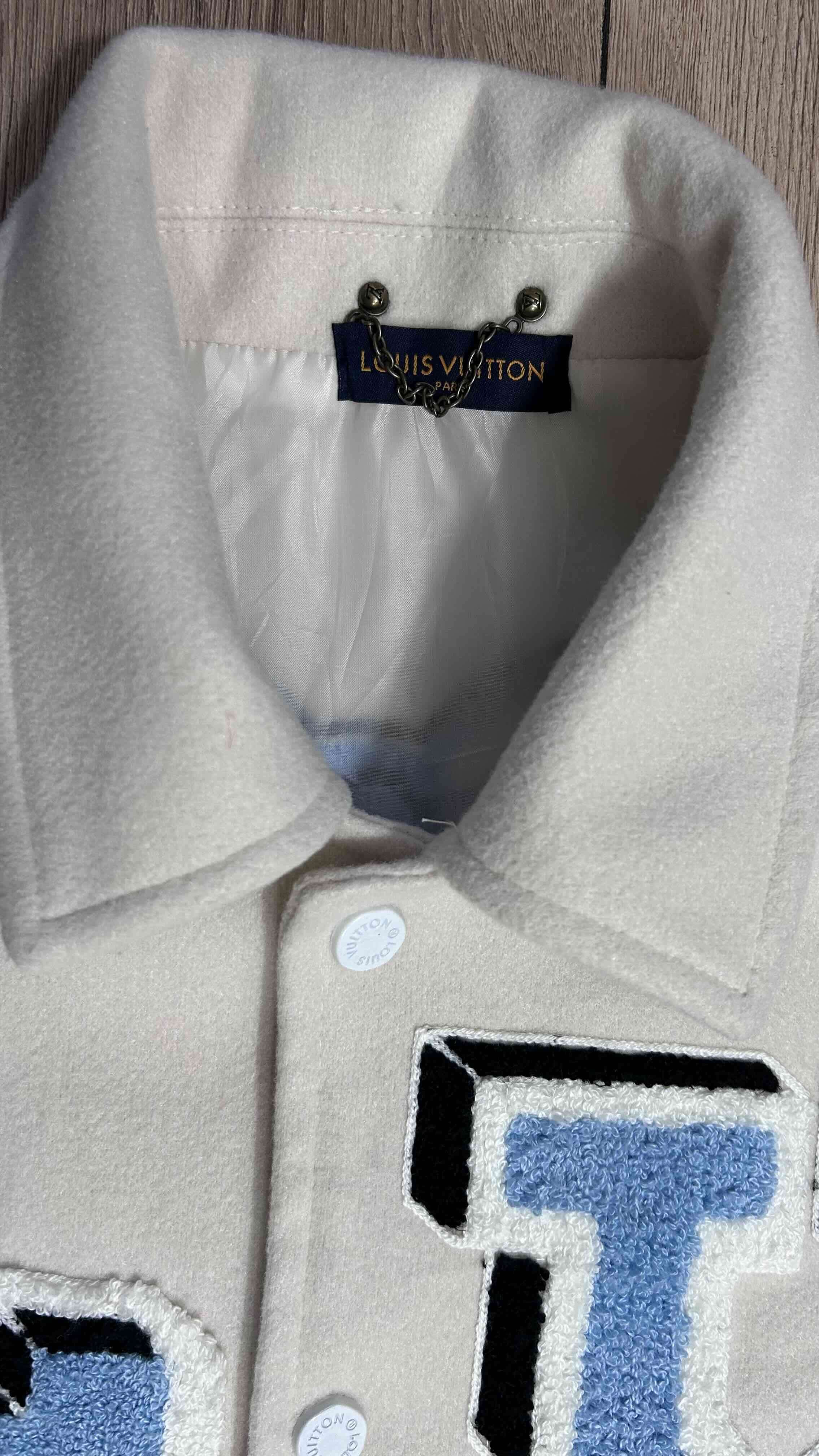 Chaqueta Universitaria Varsity Estilo LV Bordada P - miniatura 6