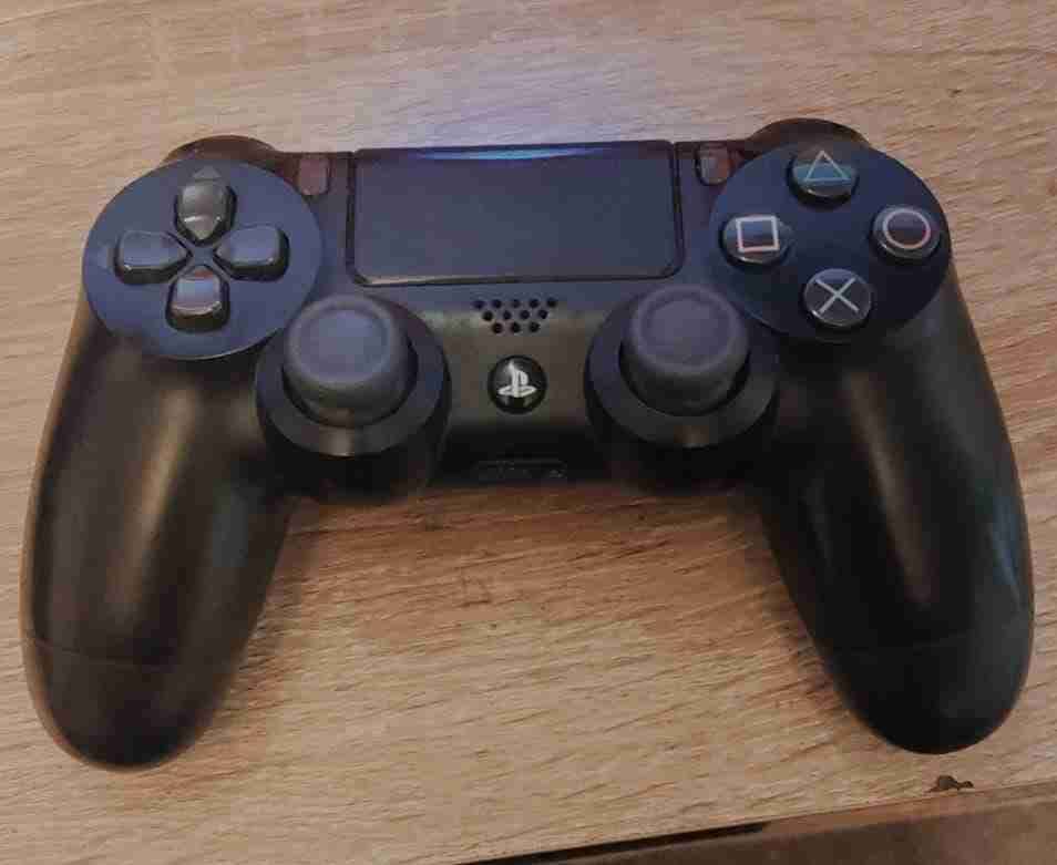 PS4 Slim 1TB + 1 mando + 3 clásicos originales - miniatura 2