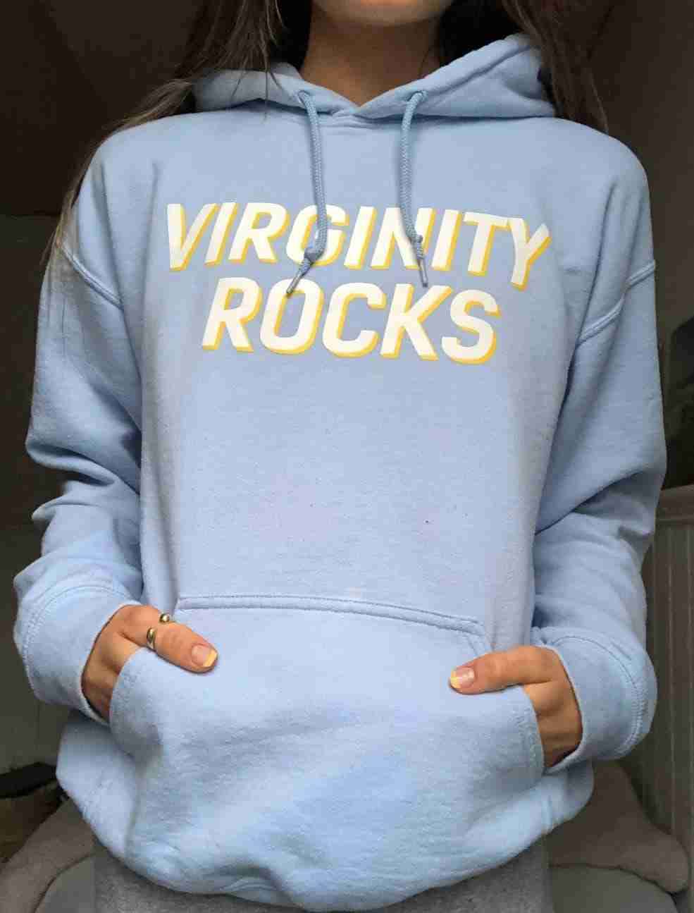 Polerón azul con estampado