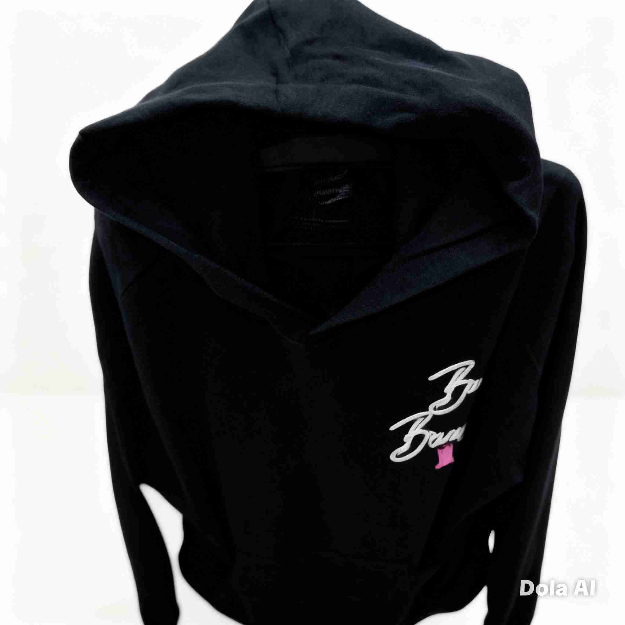 Polerón negro con capucha y logo