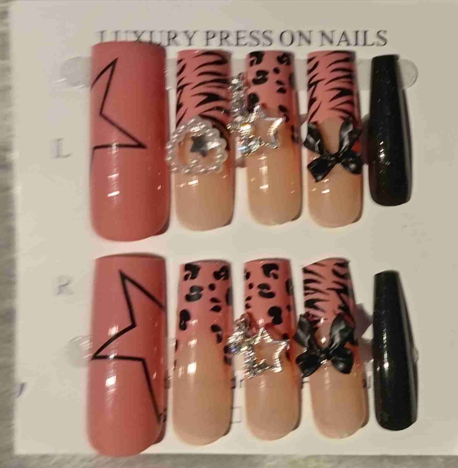 Uñas postizas estilo Y2k