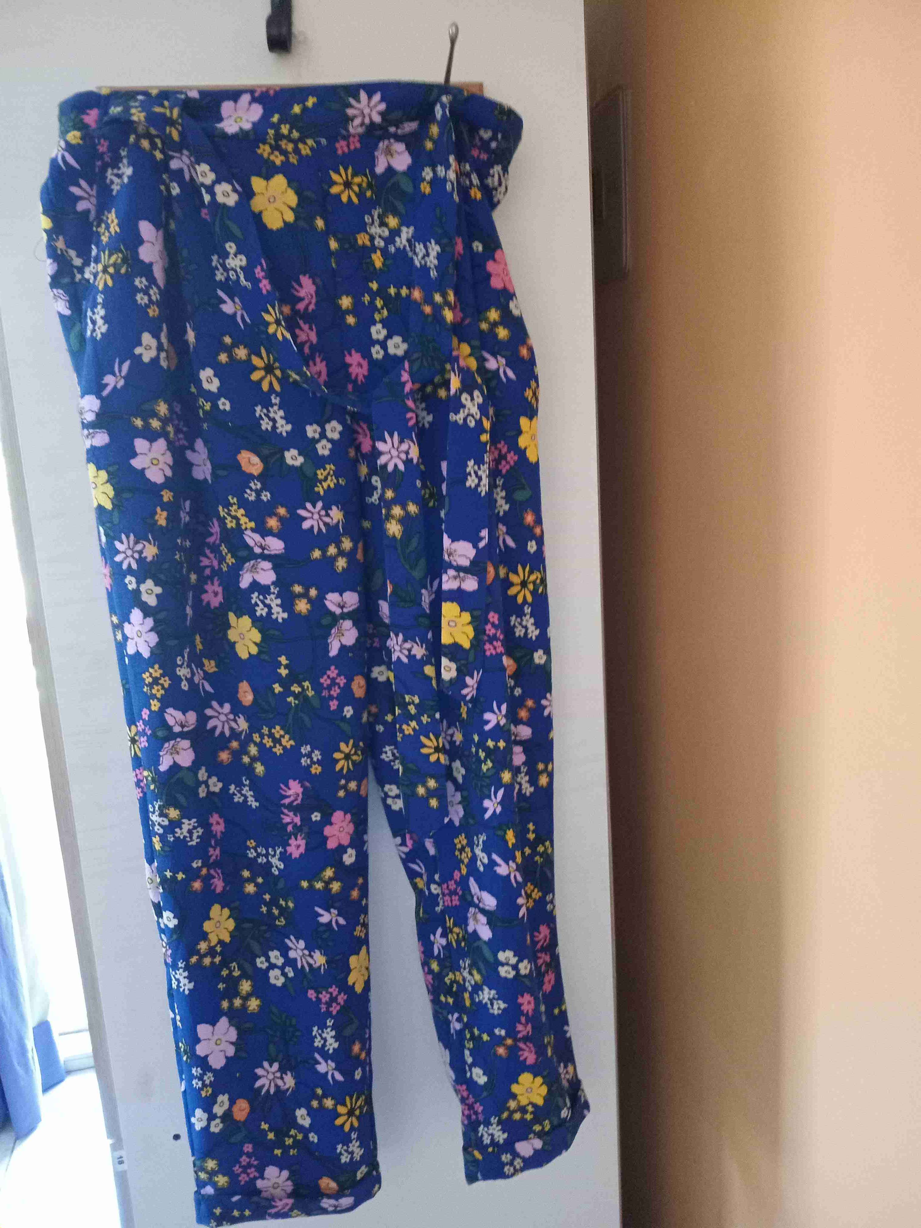 Pantalón azul floral