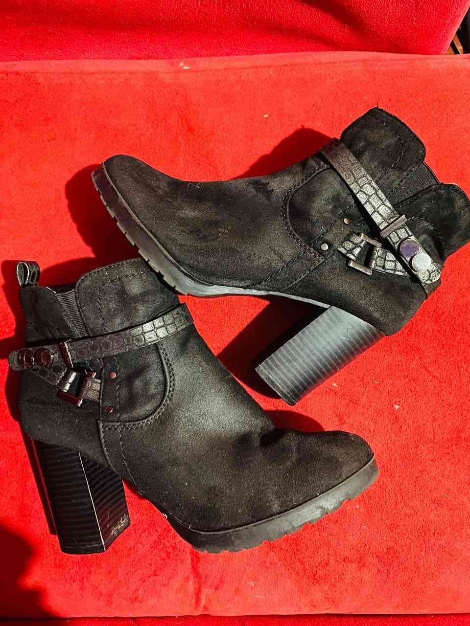 Botines negros de tacón alto