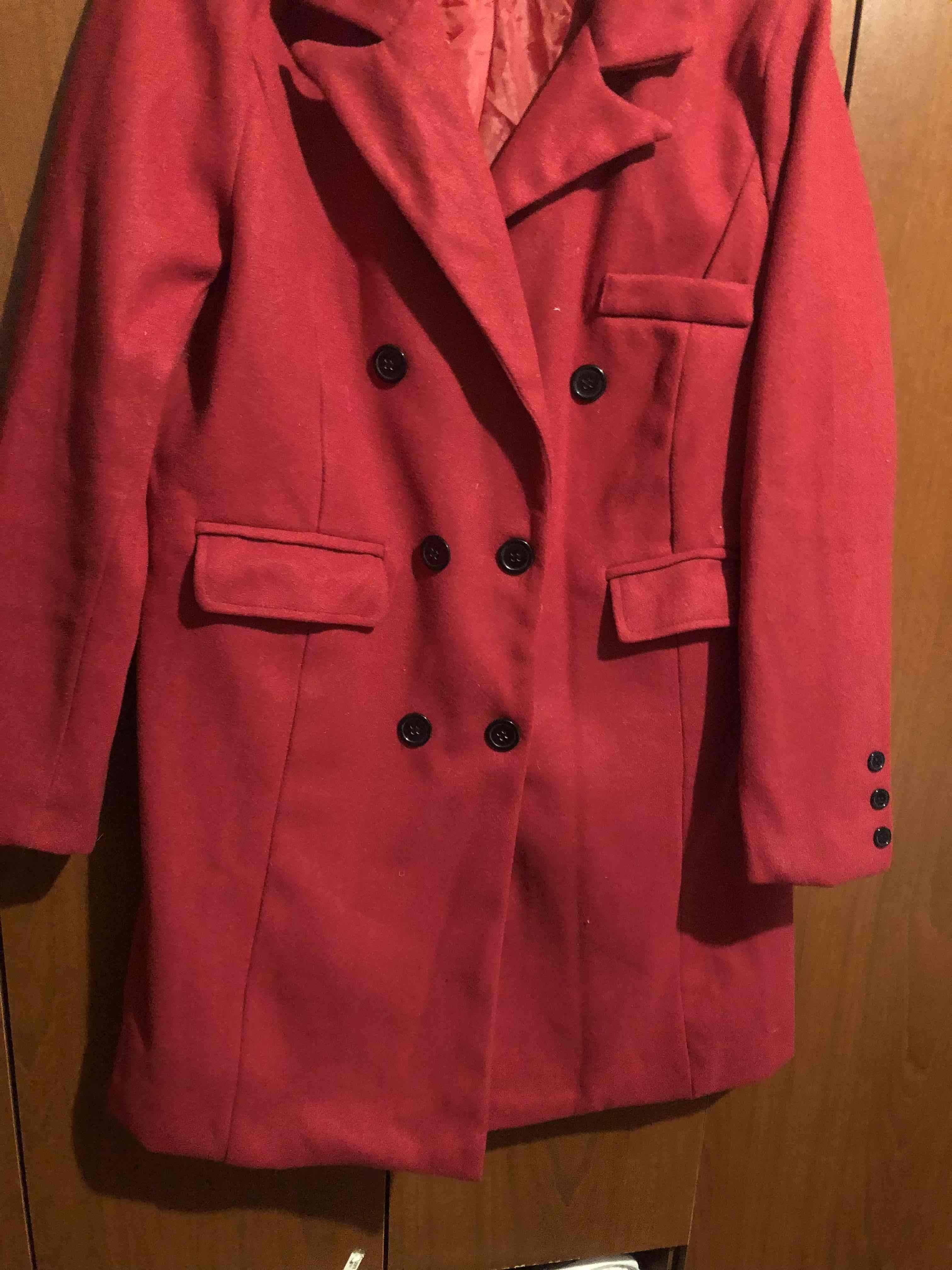 Abrigo rojo doble botonadura