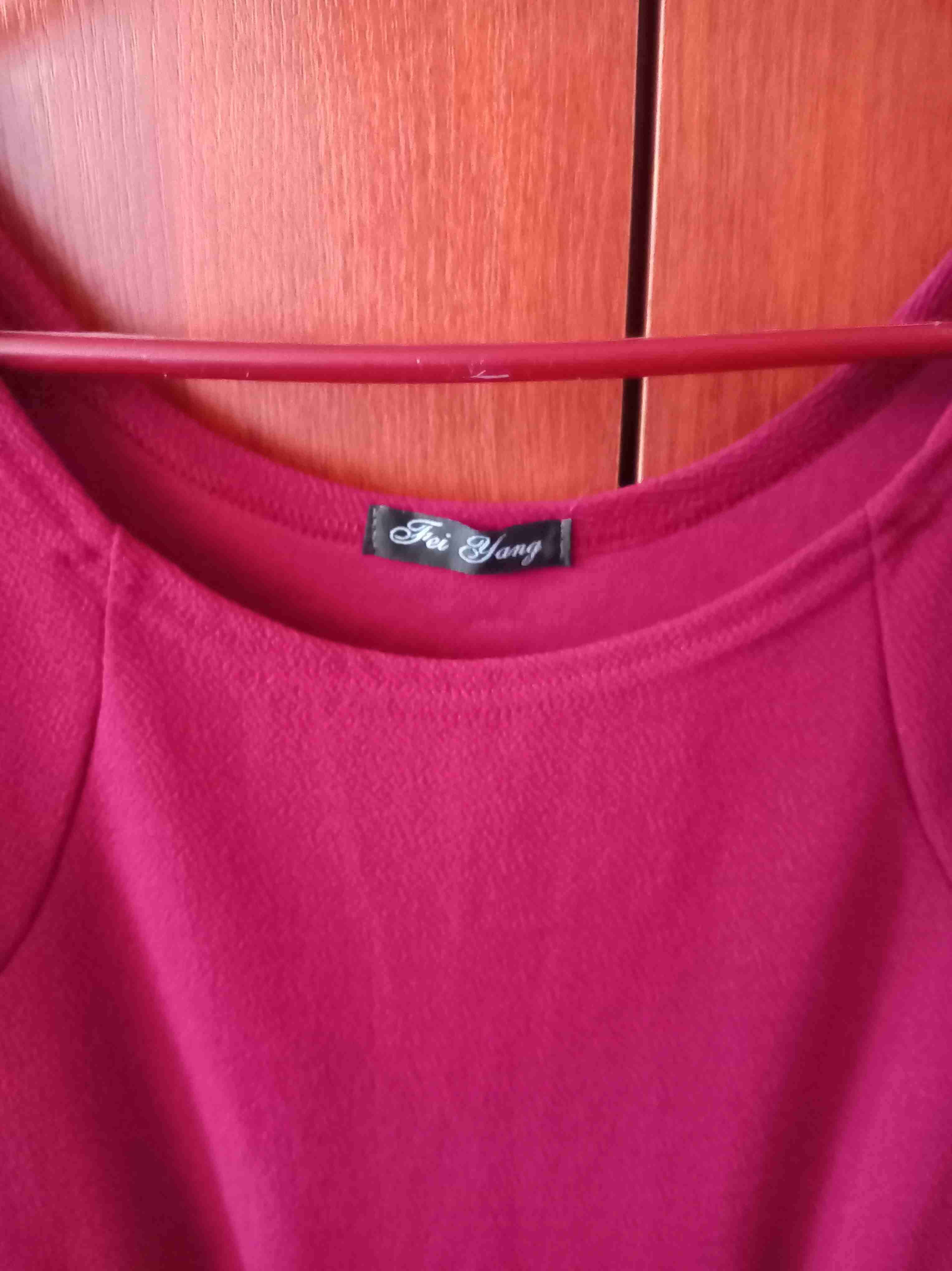 Vestido rojo con ojales - miniatura 3