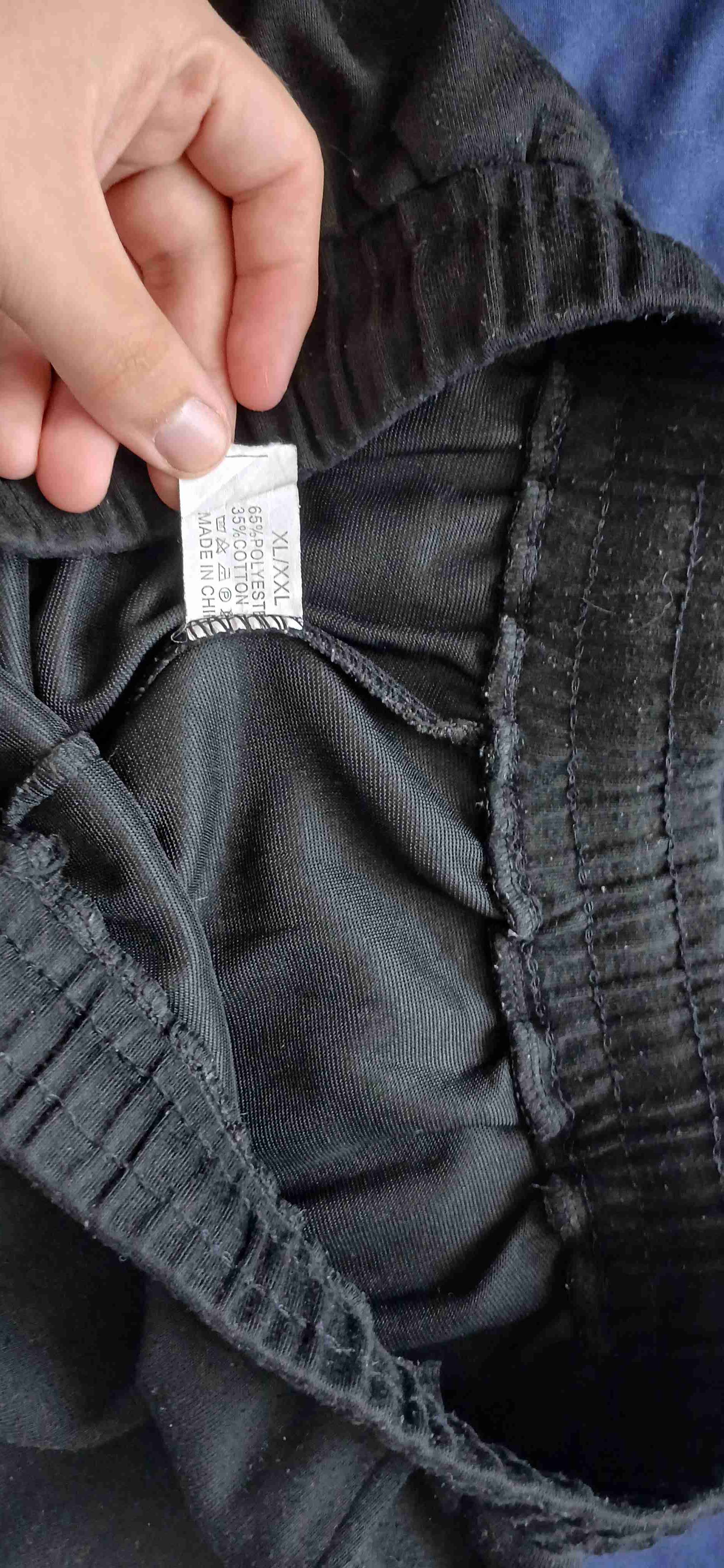 Short deportivo negro con líneas - miniatura 4