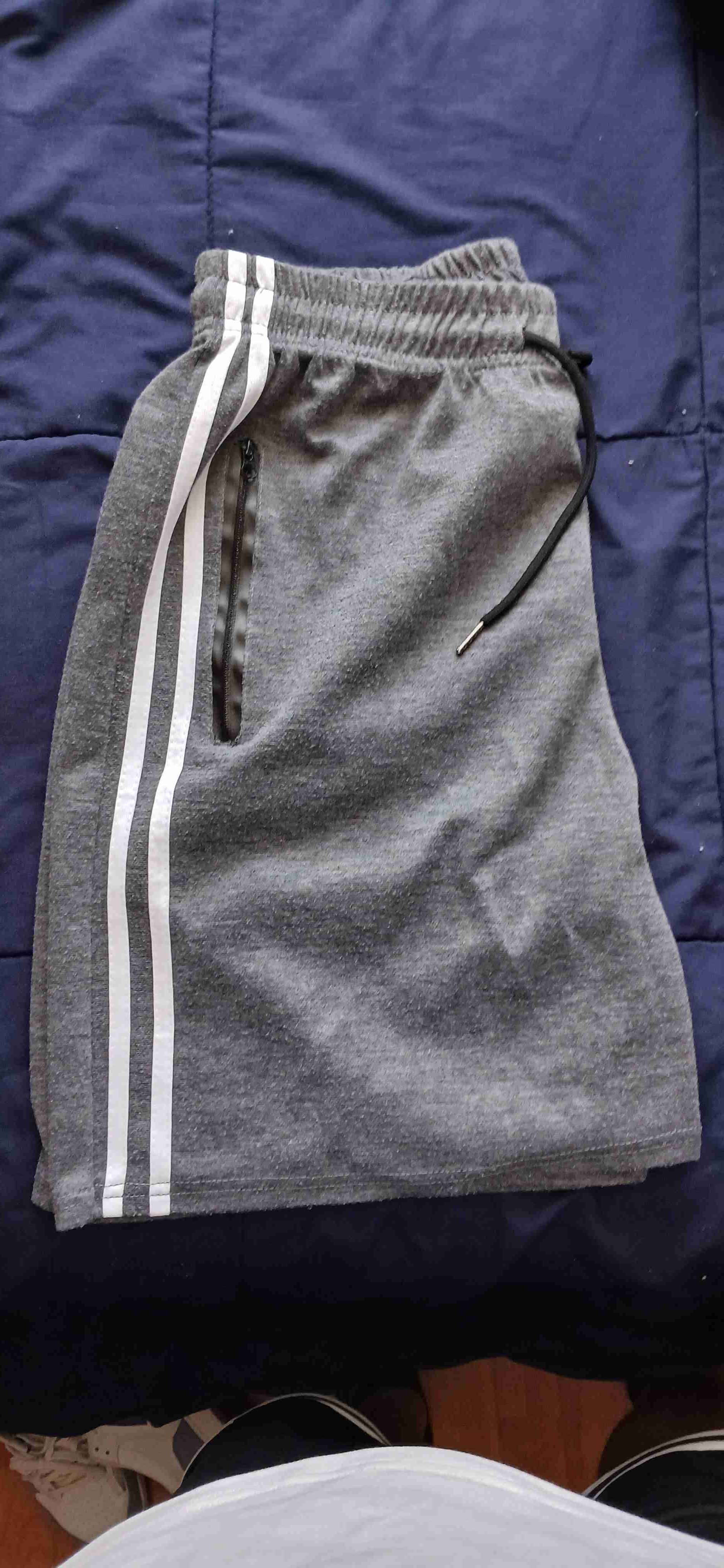 Bermudas deportivas grises con rayas