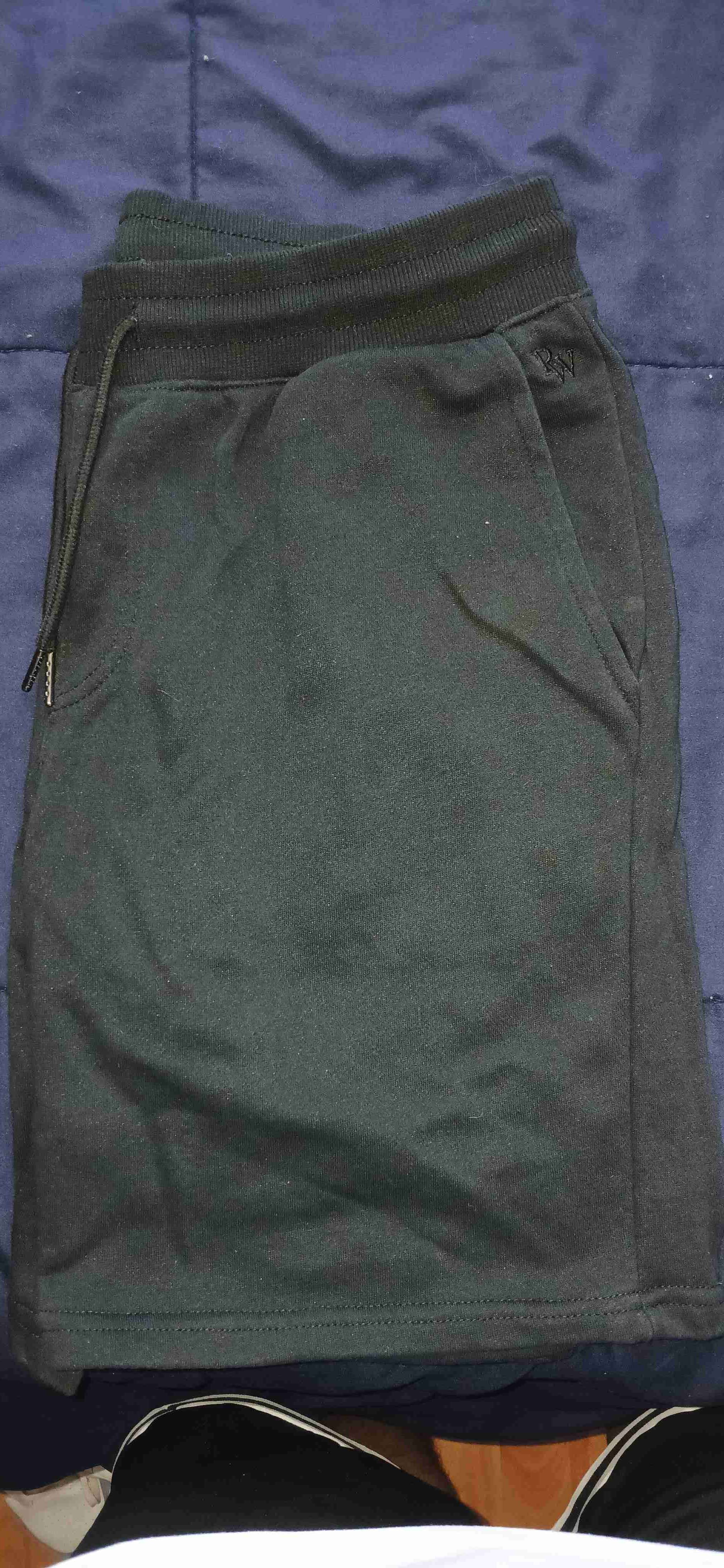 Short verde oscuro (es más negro)