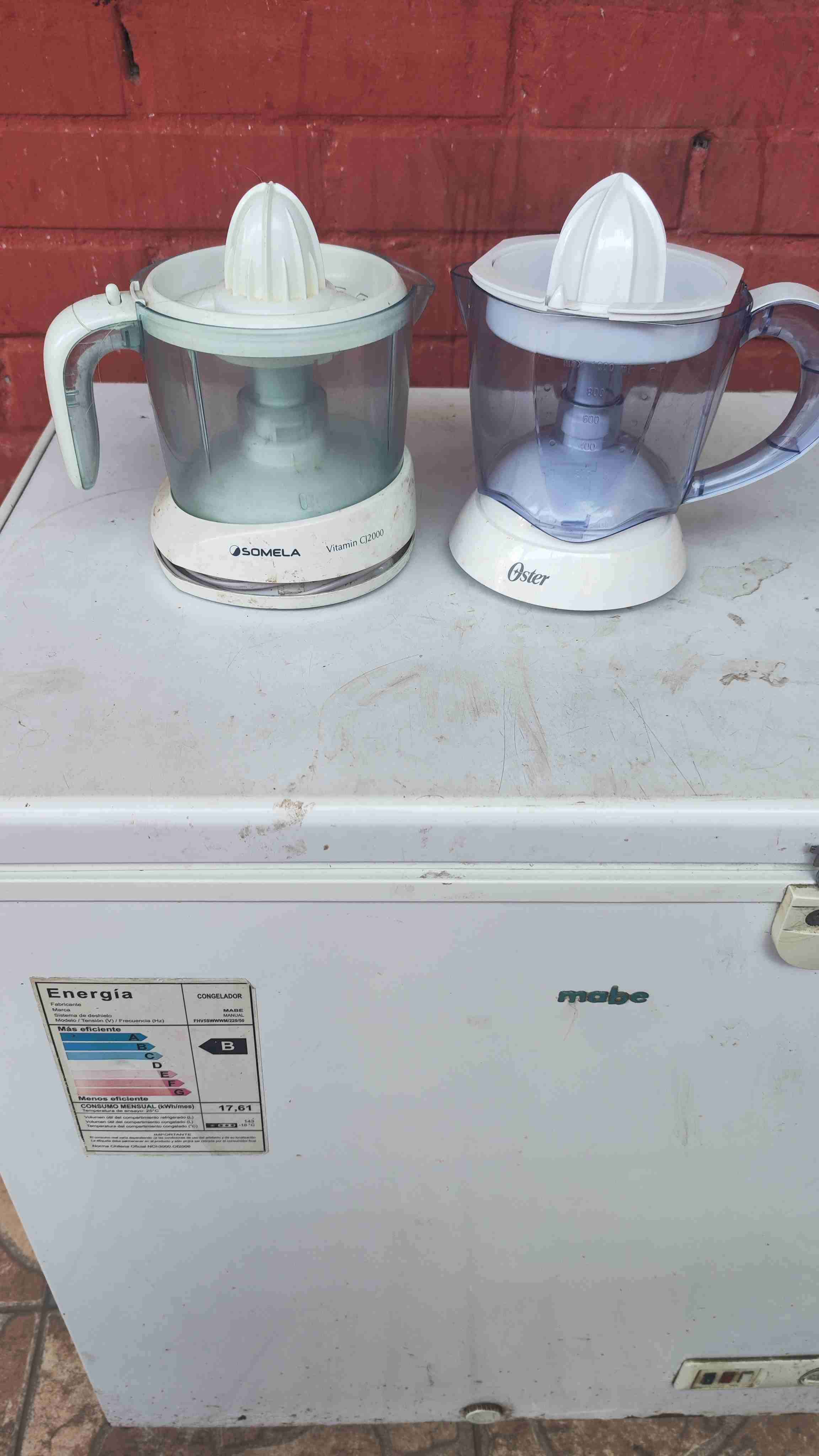 Exprimidores eléctricos Somela y Oster