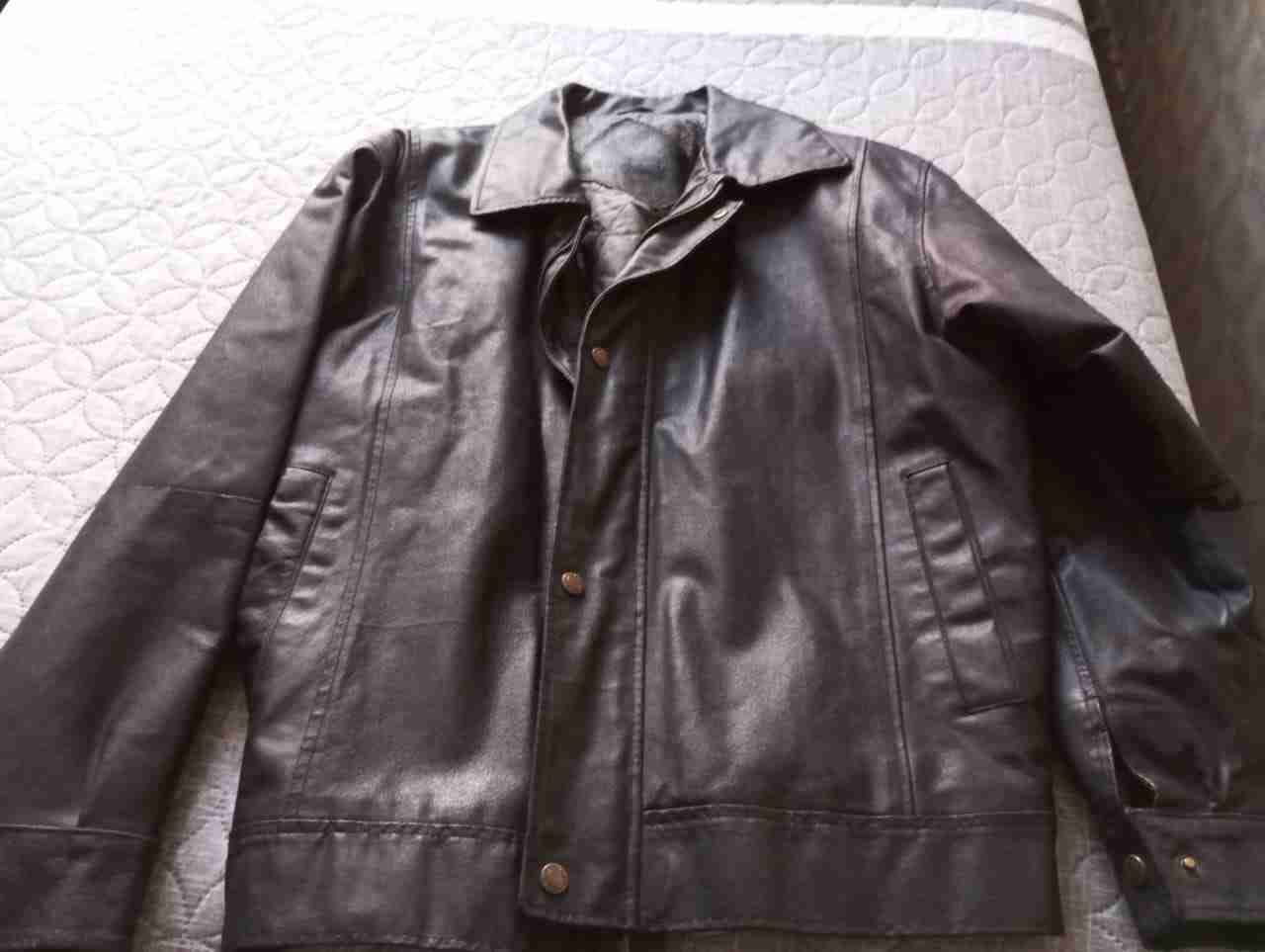 Chaqueta de cuero negra