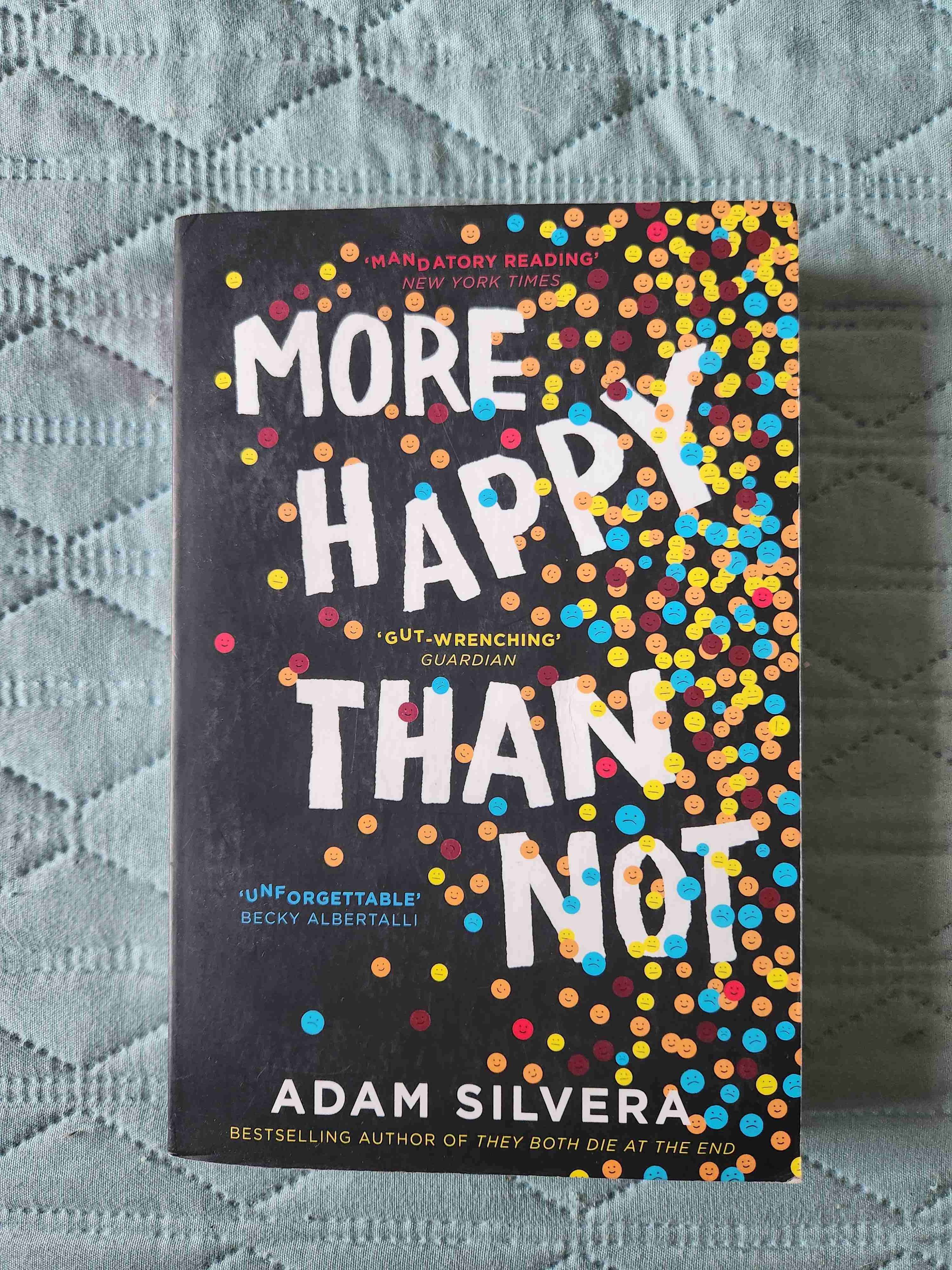 Libro 'More Happy Than Not'