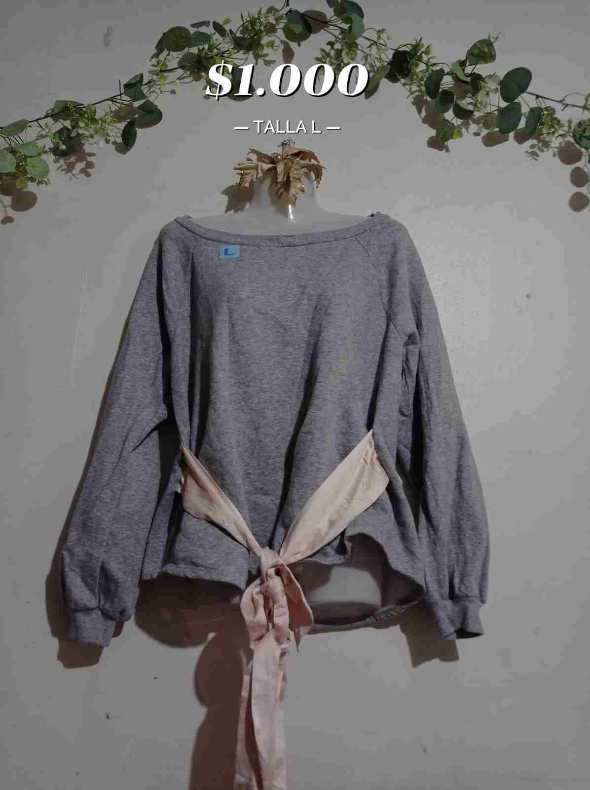 Polerón gris con cinta