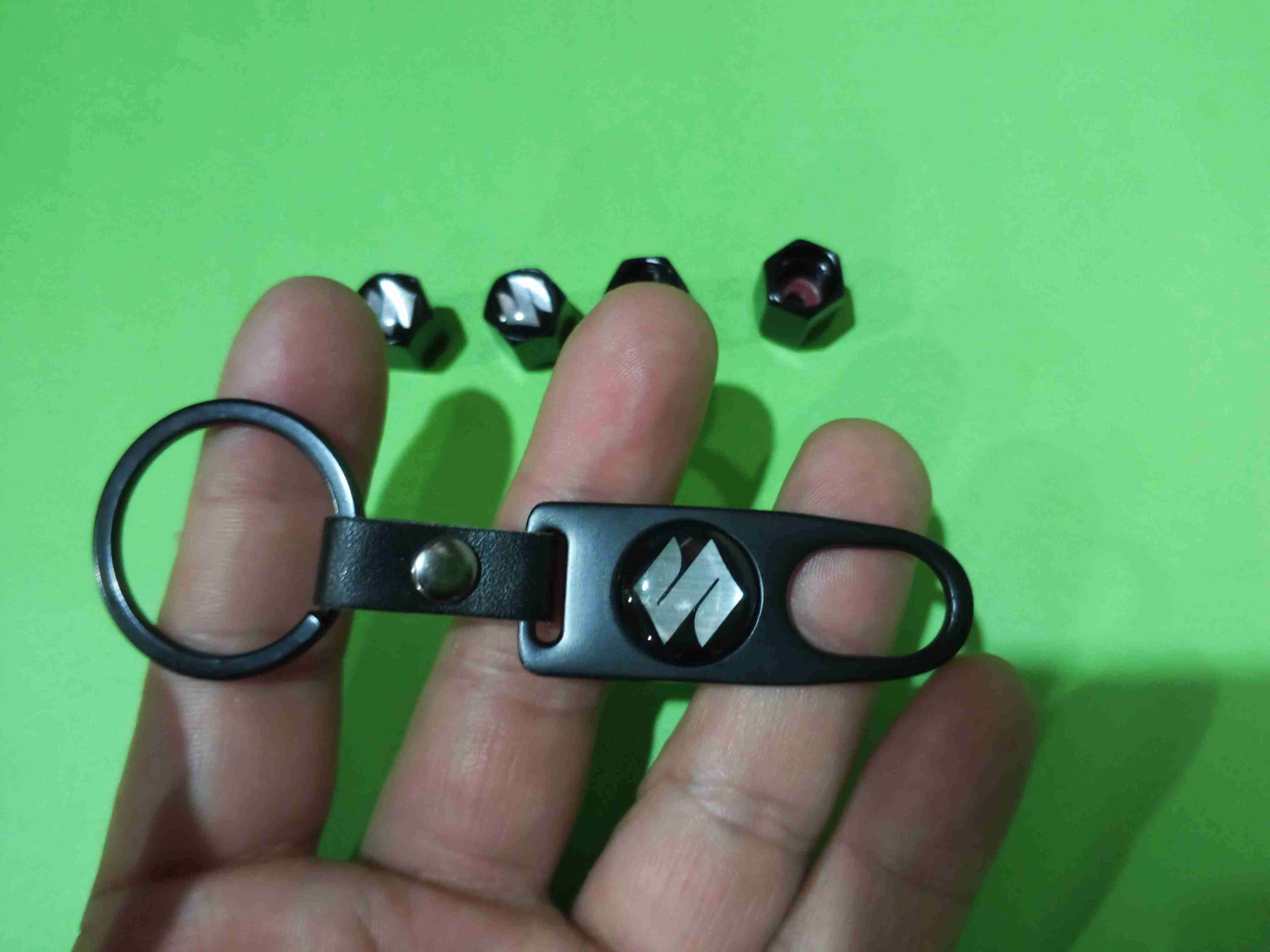 Conjunto llavero más tapas de valvulas - miniatura 3